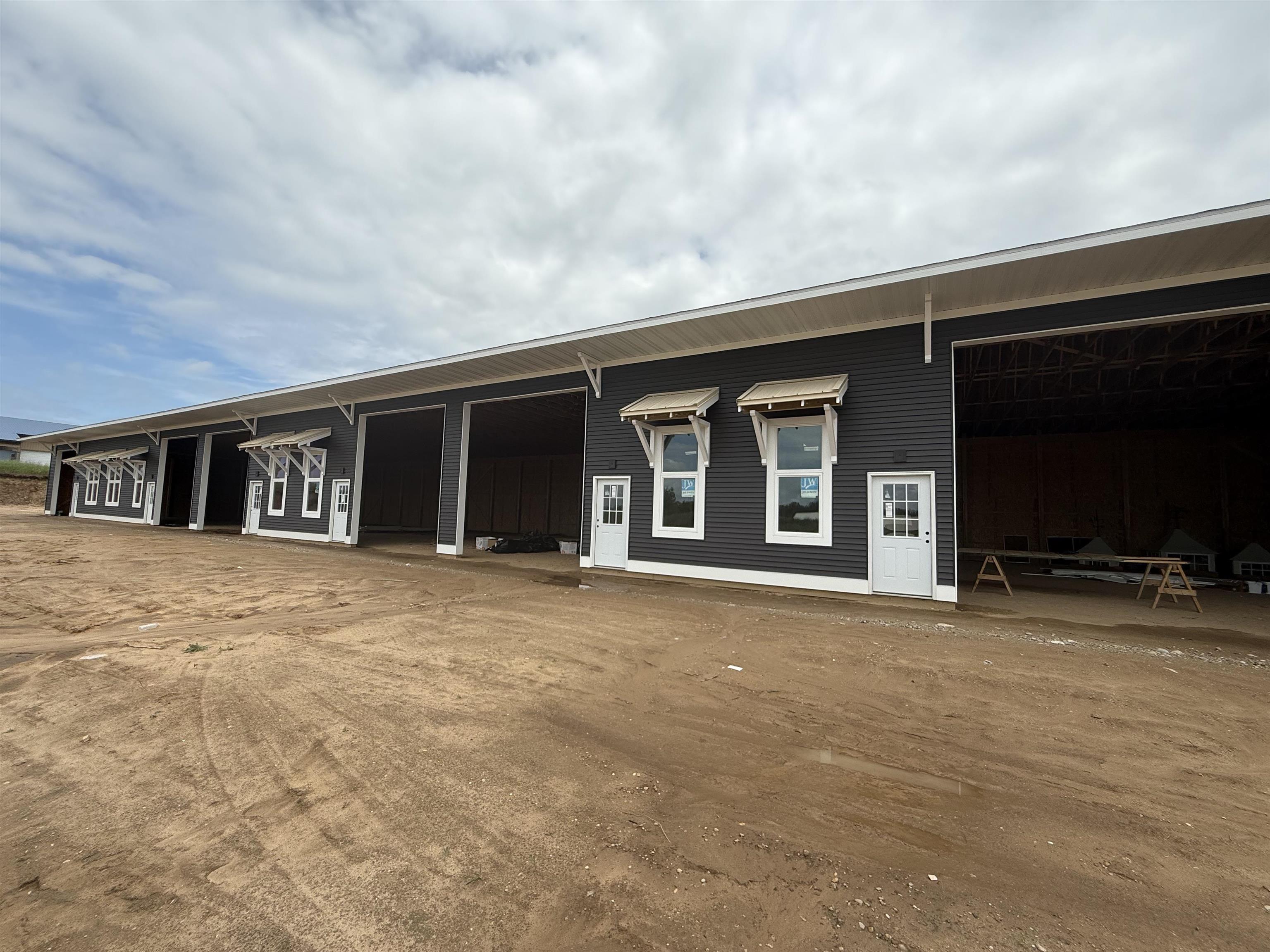 6357 N Railway