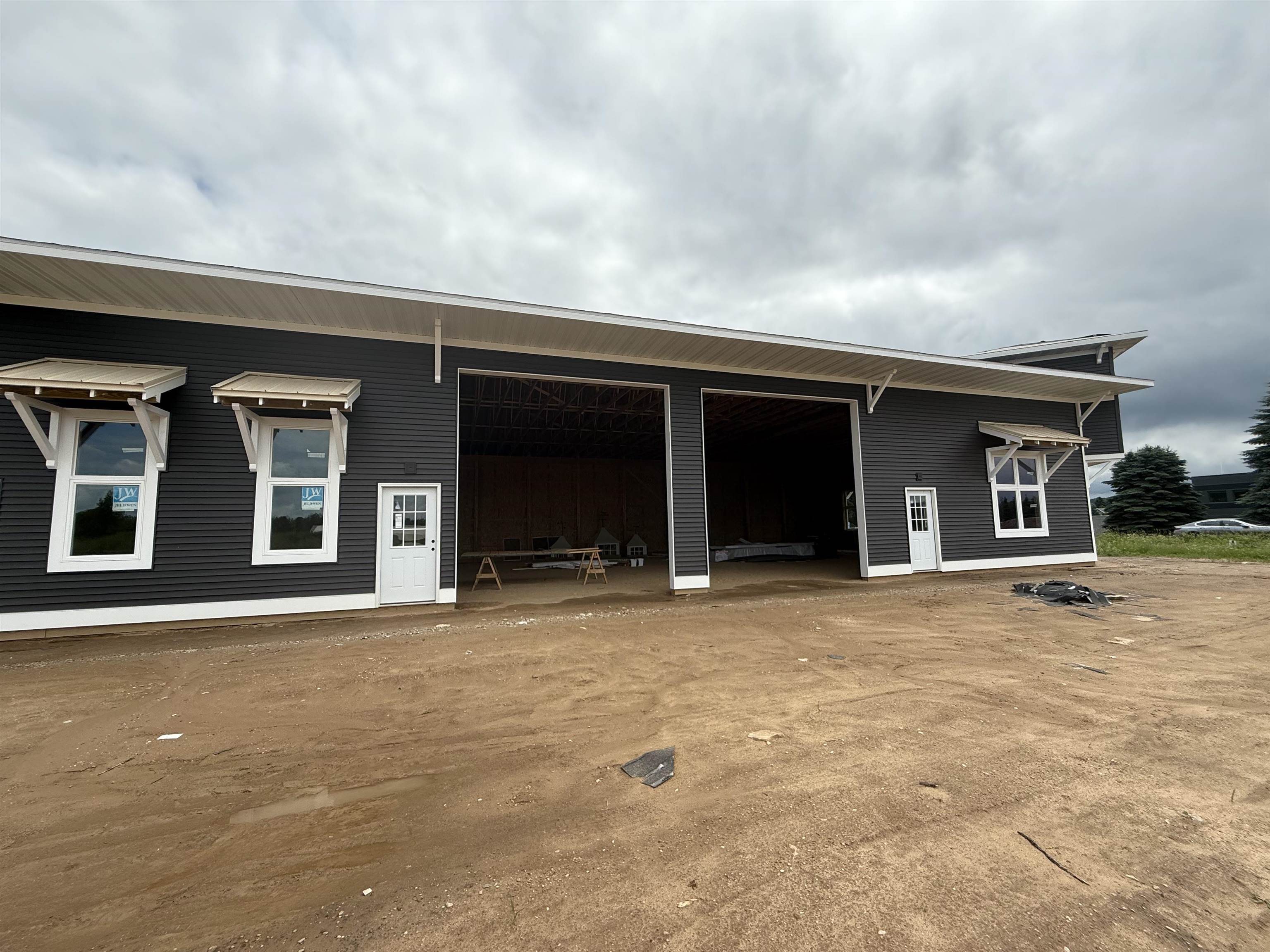6357 N Railway