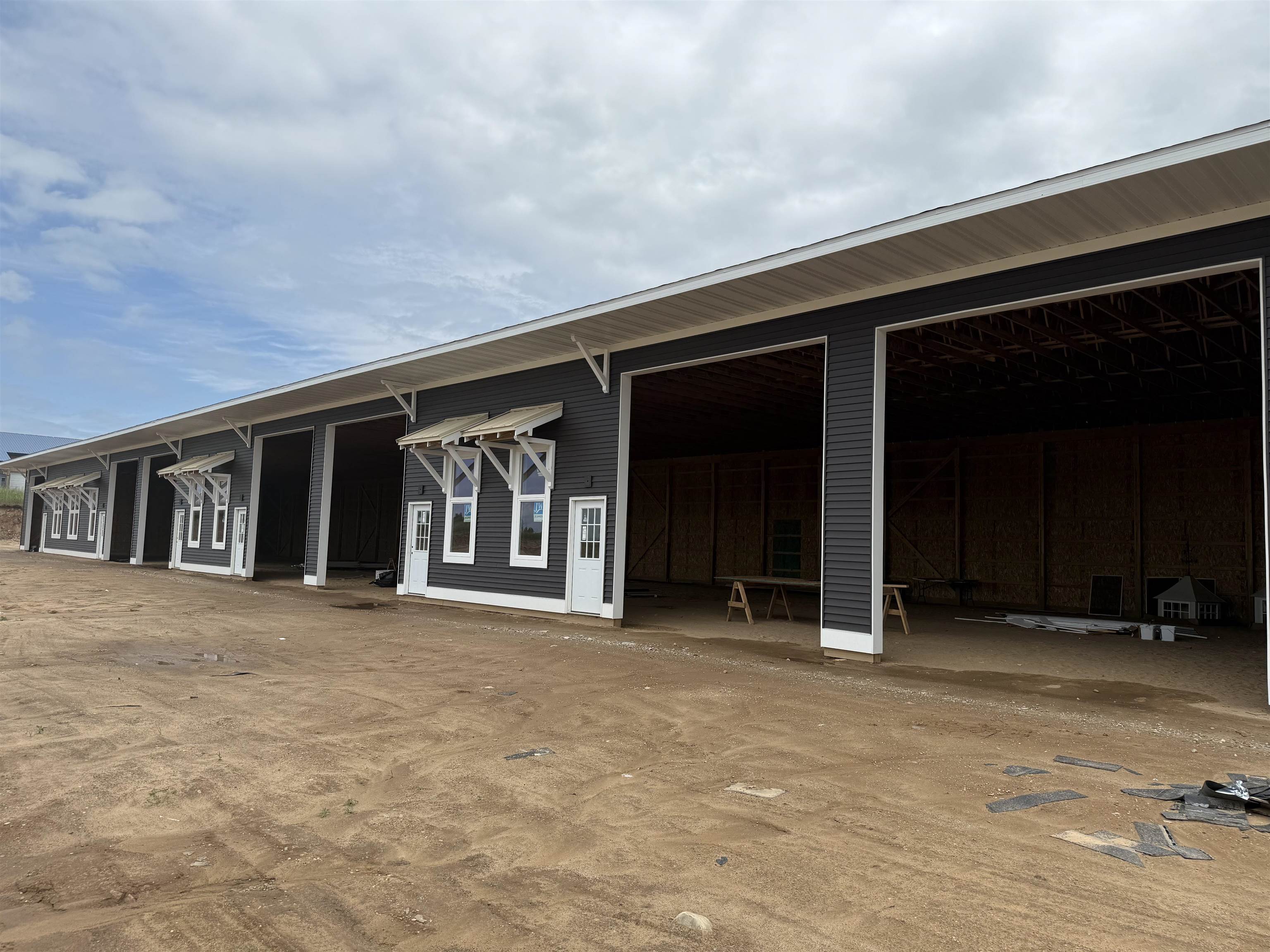 6357 N Railway