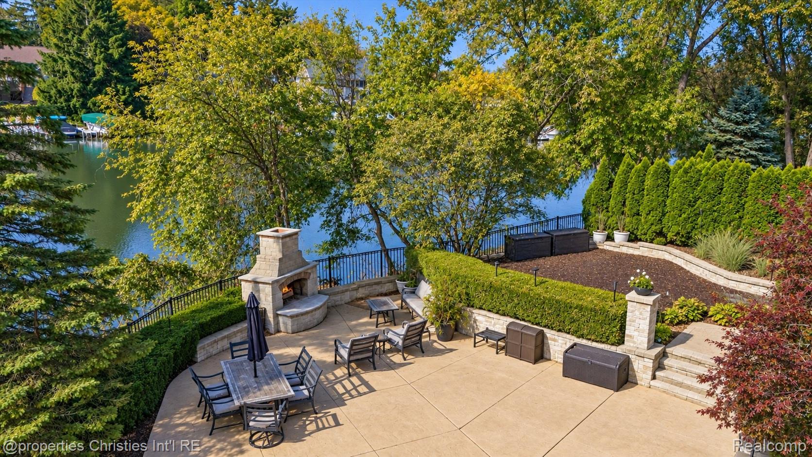 4912 Oakwood Court