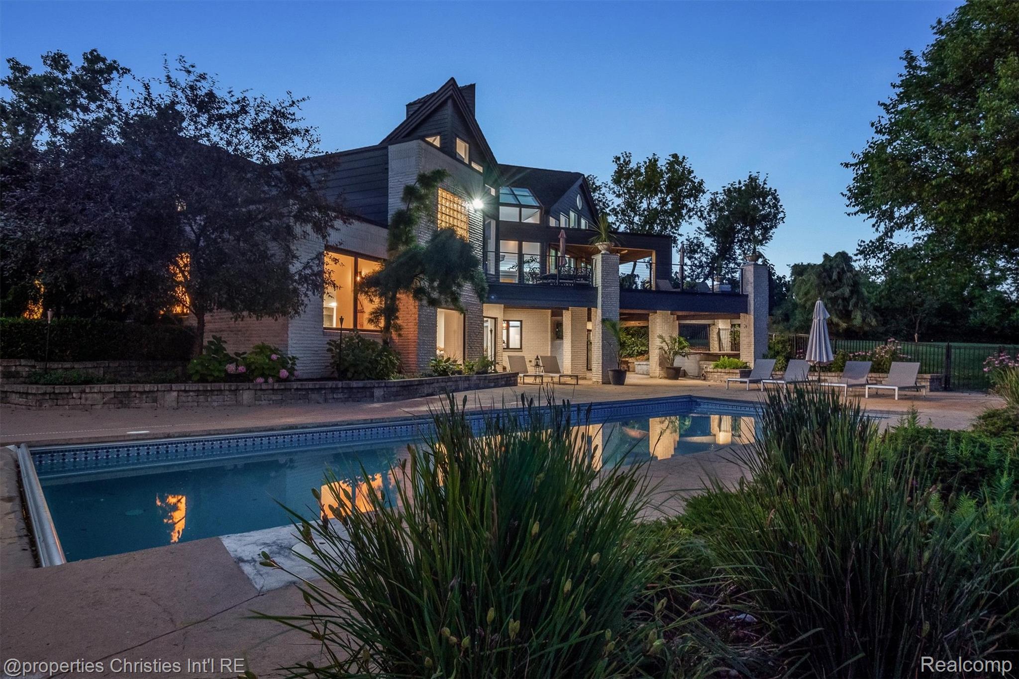 4912 Oakwood Court