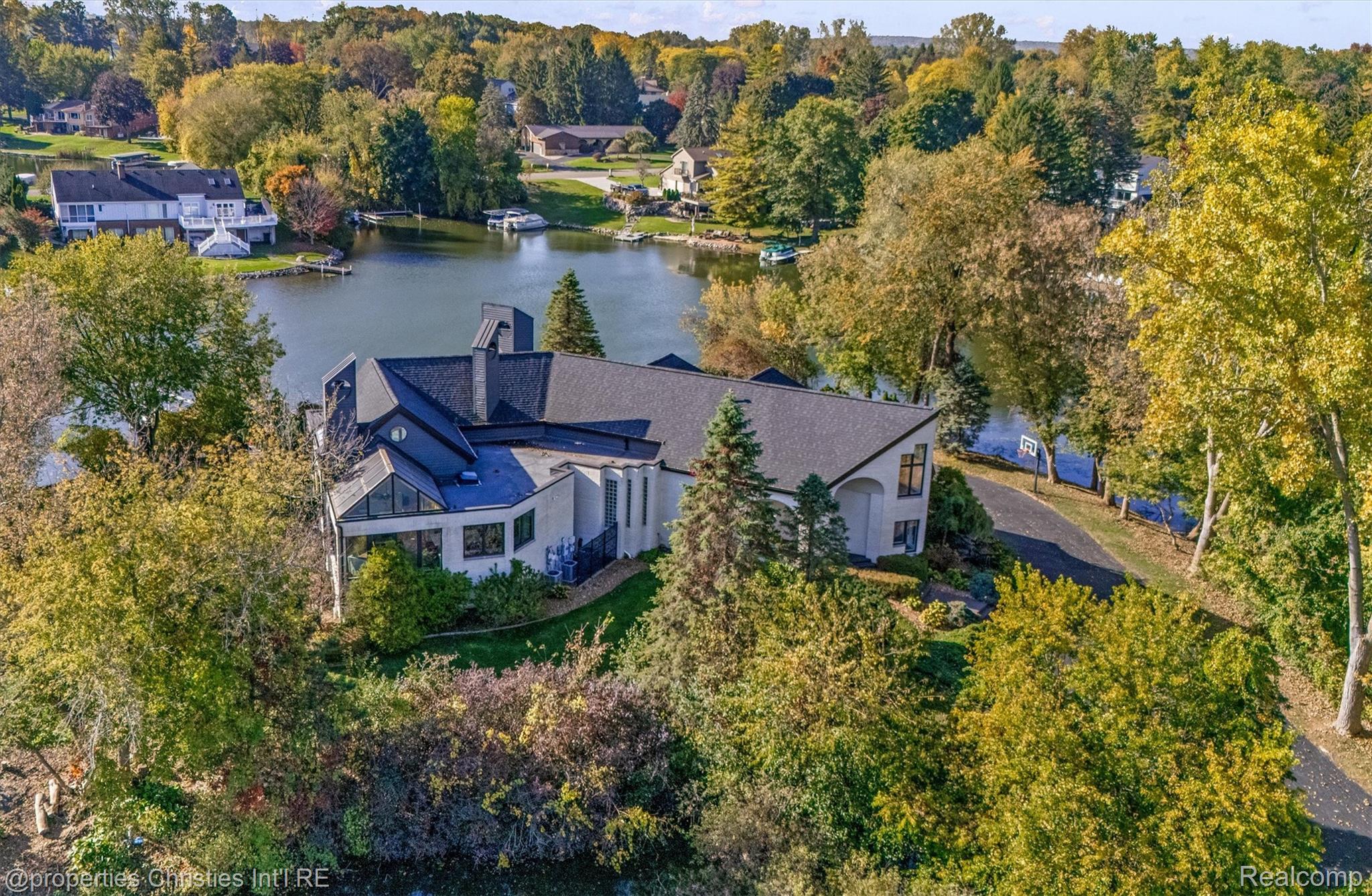 4912 Oakwood Court
