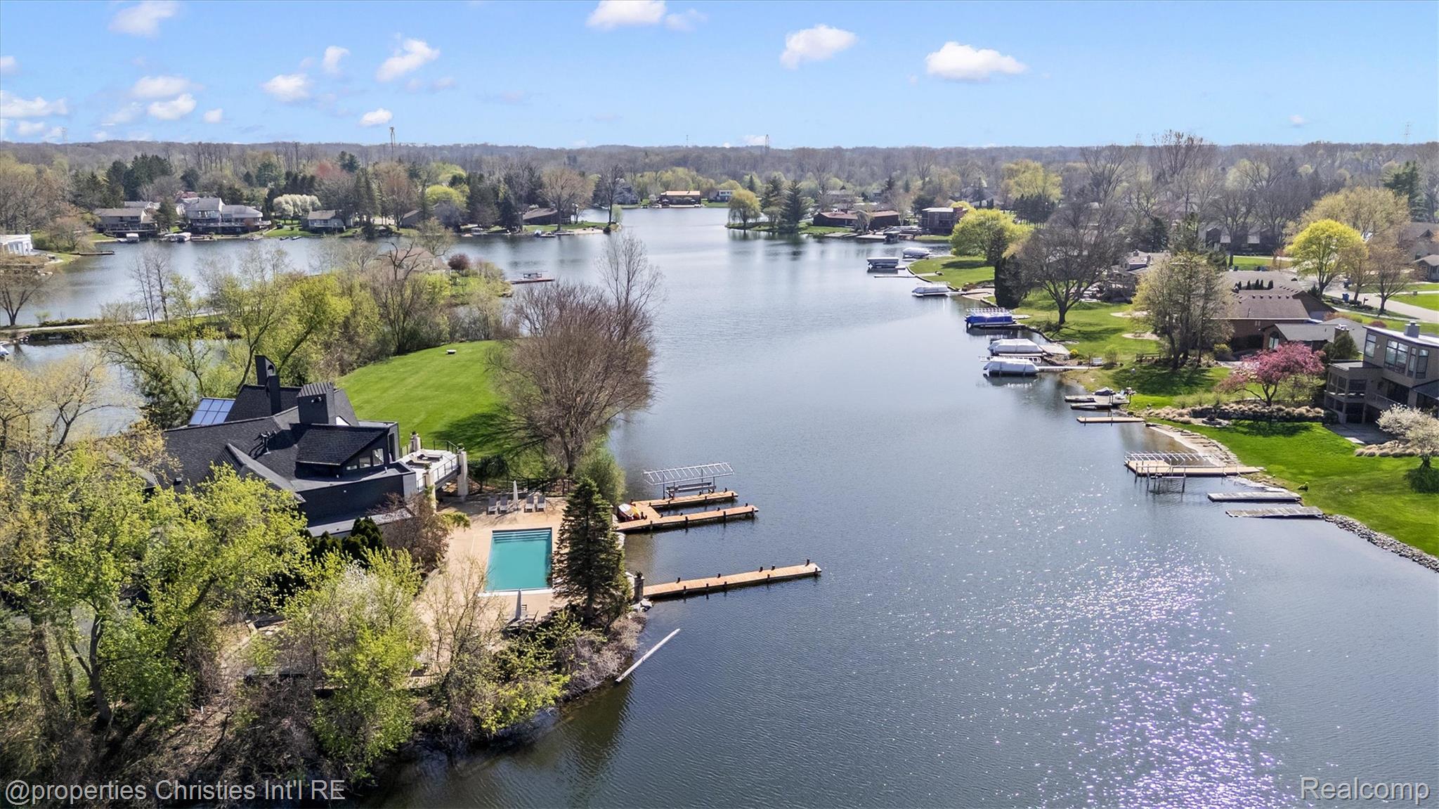 4912 Oakwood Court