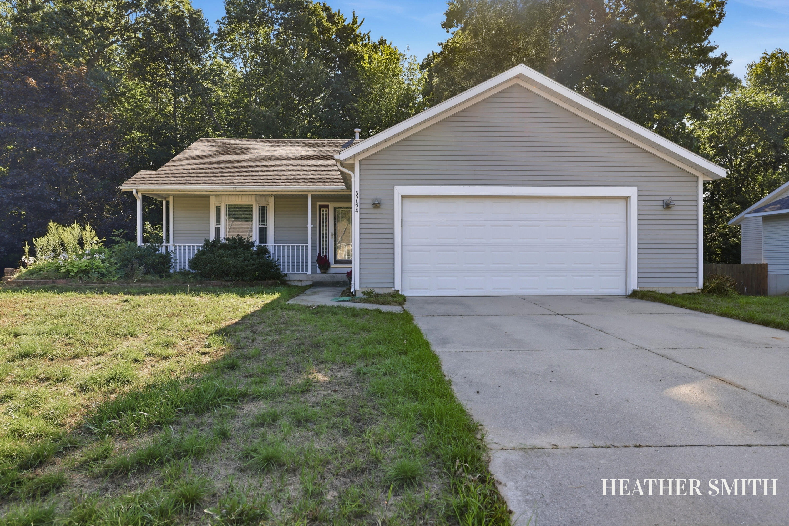 5764 Grand Oaks Drive NE