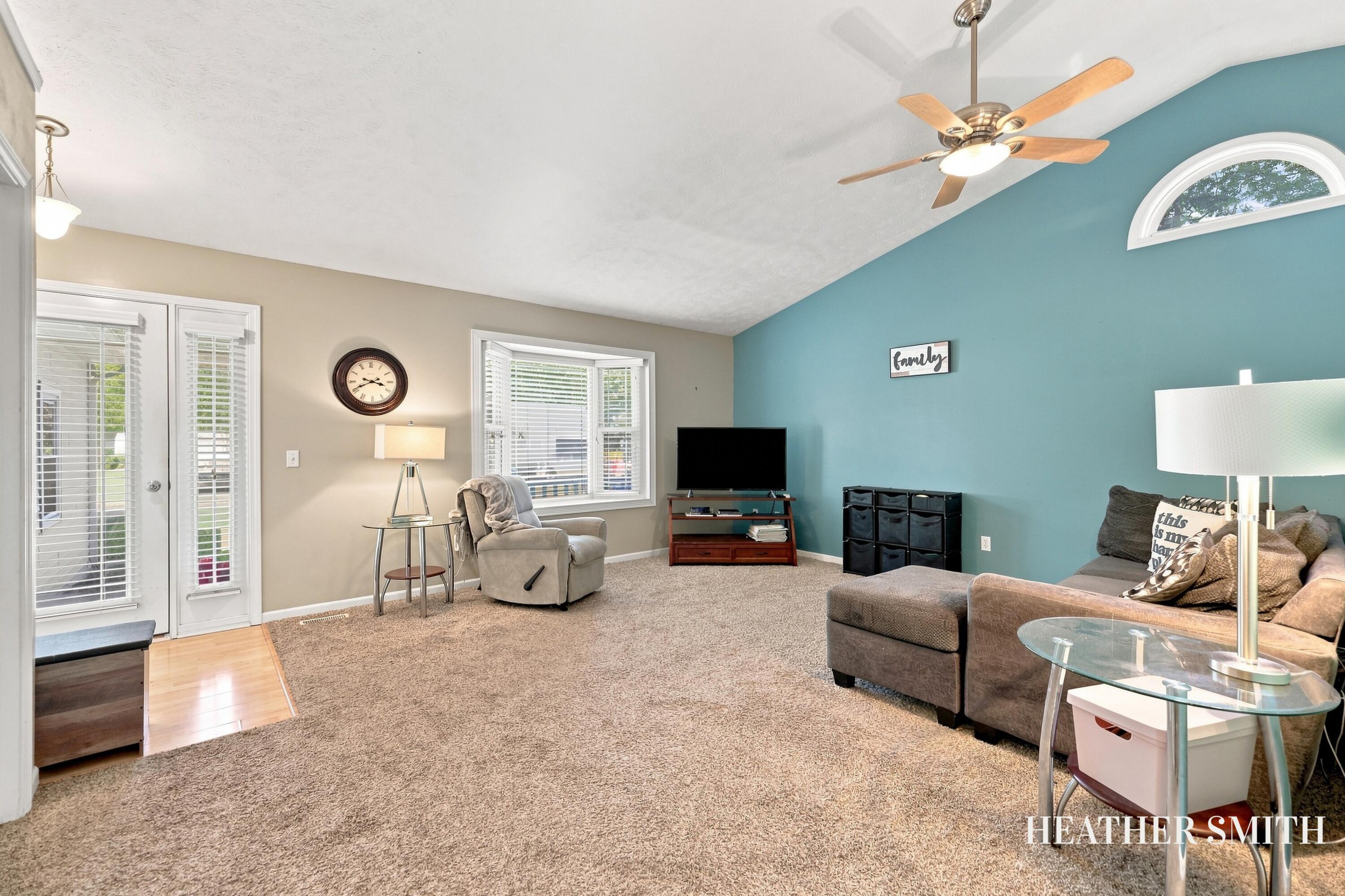 5764 Grand Oaks Drive NE