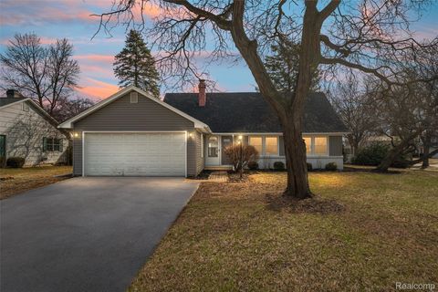 4824 Hyde Park Drive Troy City MI 48085