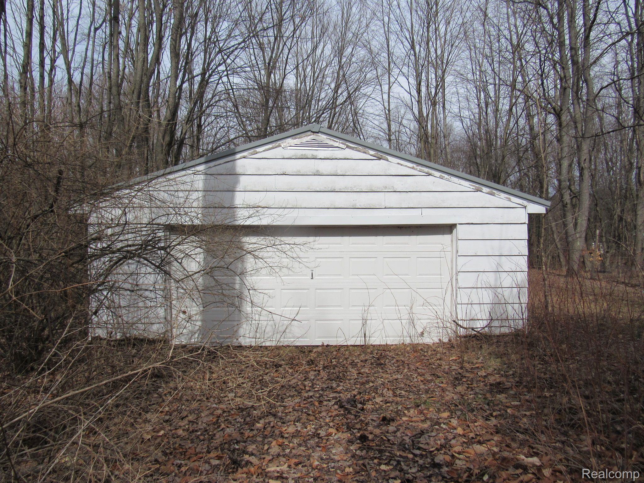 5892 WOODLAND Drive