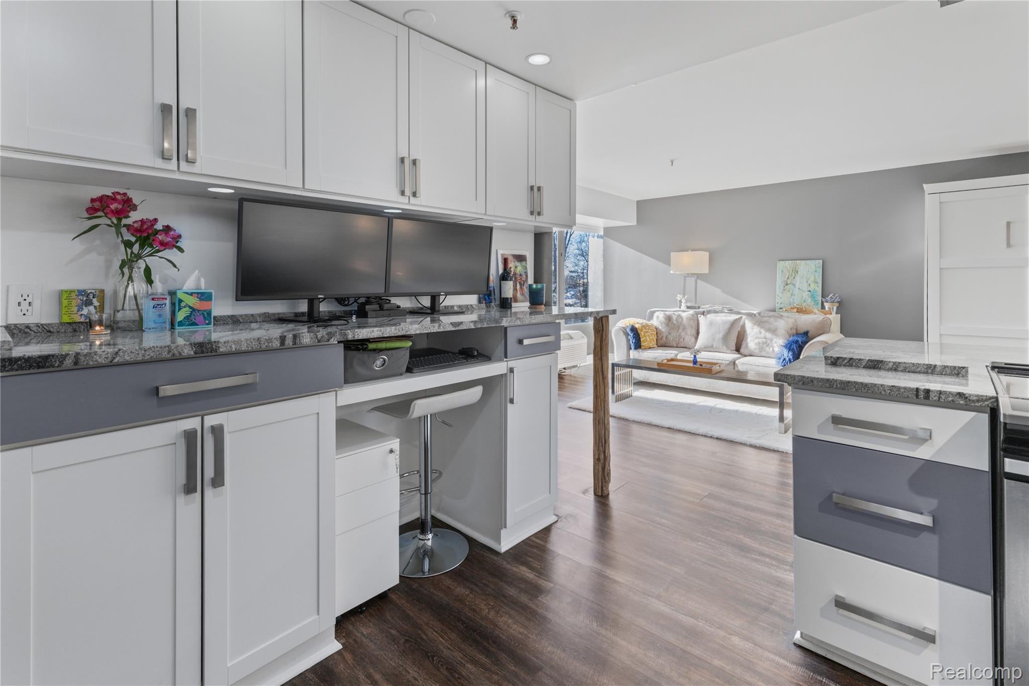1001 W Jefferson Avenue 2H