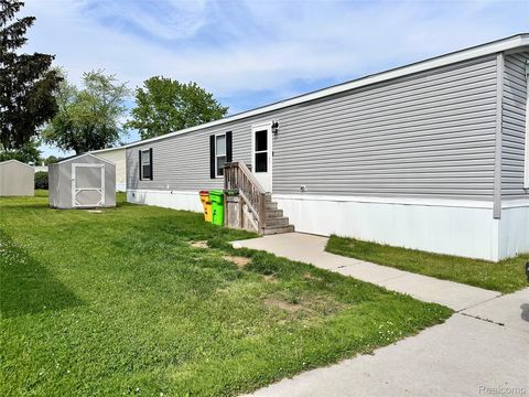 15323 Enchante Drive Clinton Charter Township MI 48038