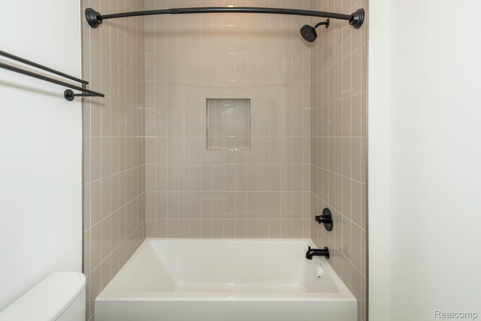 DetroitCity_Wayne, Michigan 48206, United States, 2 Bedrooms Bedrooms, ,3 BathroomsBathrooms,Residential,Pending,103768