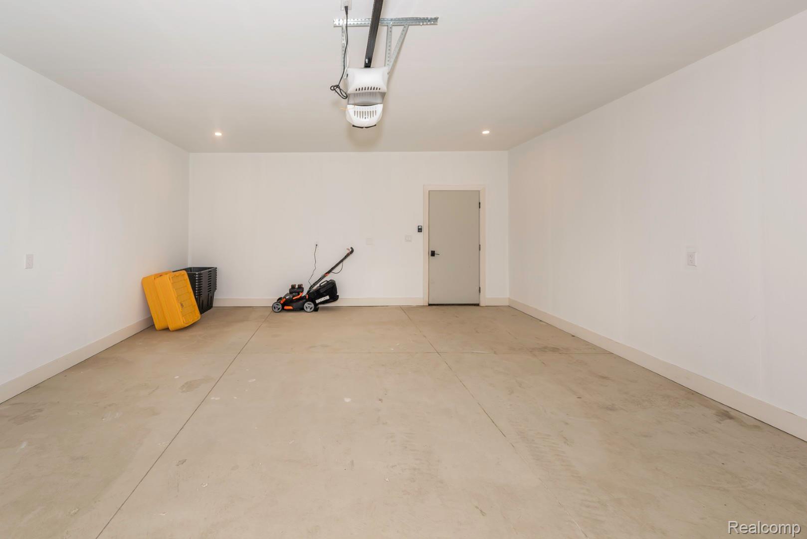 DetroitCity_Wayne, Michigan 48206, United States, 2 Bedrooms Bedrooms, ,3 BathroomsBathrooms,Residential,Pending,103768