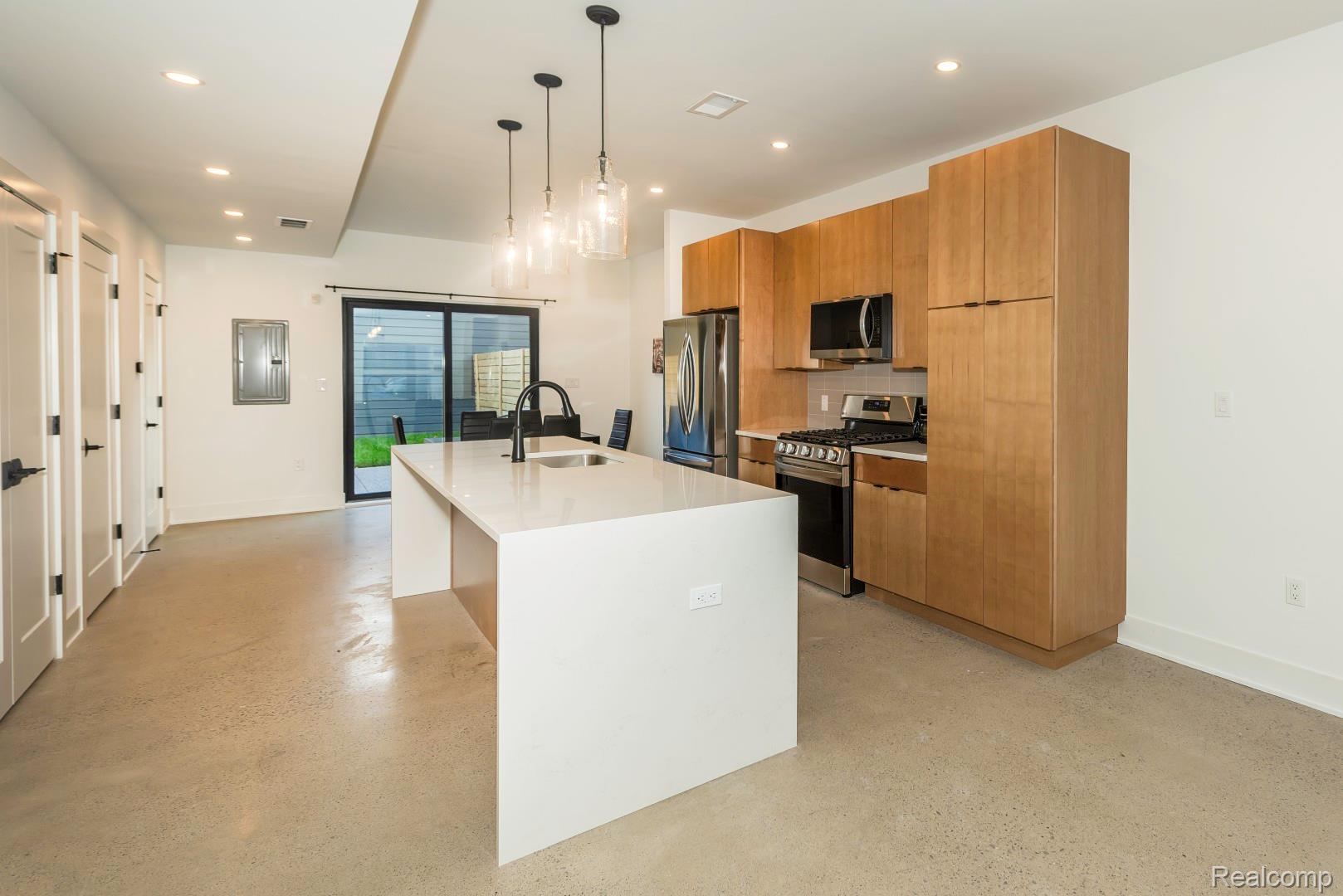 DetroitCity_Wayne, Michigan 48206, United States, 2 Bedrooms Bedrooms, ,3 BathroomsBathrooms,Residential,Pending,103768