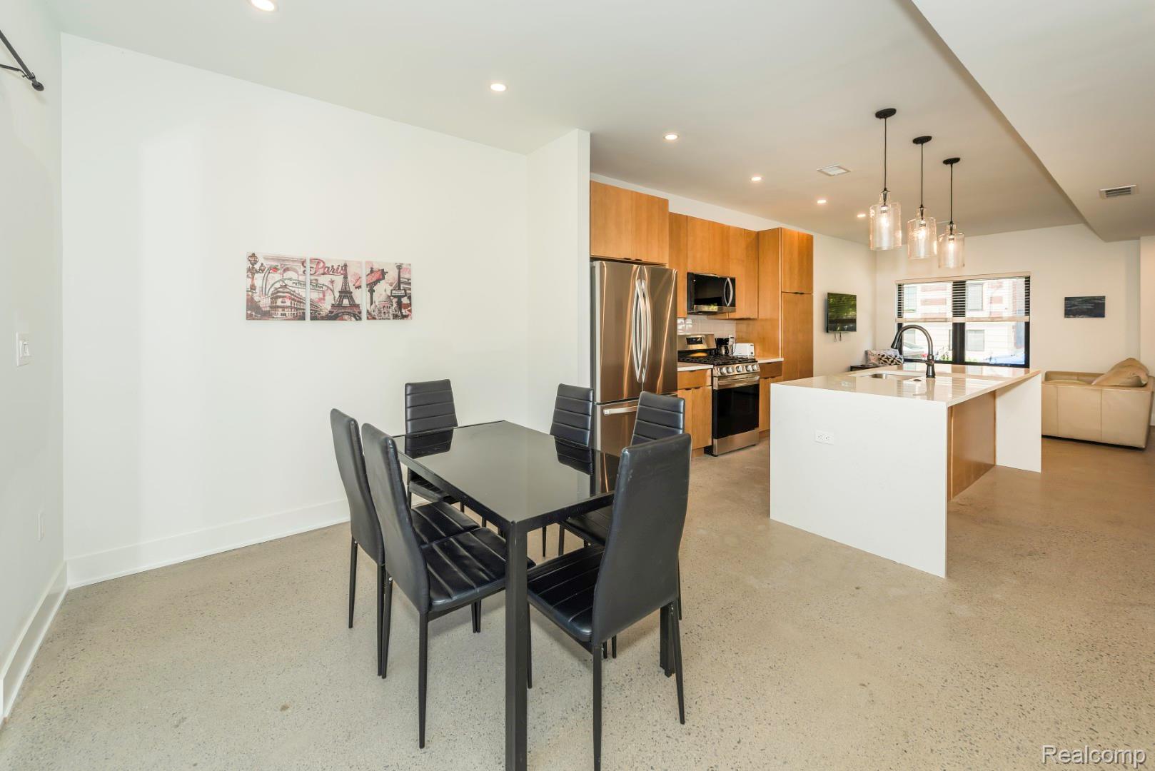 DetroitCity_Wayne, Michigan 48206, United States, 2 Bedrooms Bedrooms, ,3 BathroomsBathrooms,Residential,Pending,103768