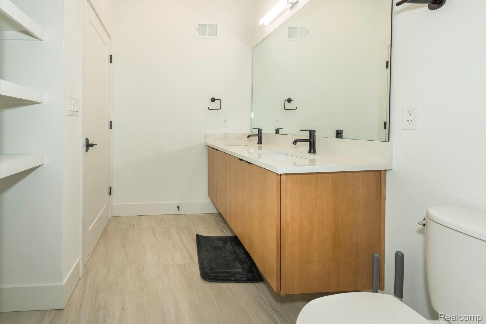 DetroitCity_Wayne, Michigan 48206, United States, 2 Bedrooms Bedrooms, ,3 BathroomsBathrooms,Residential,Pending,103768