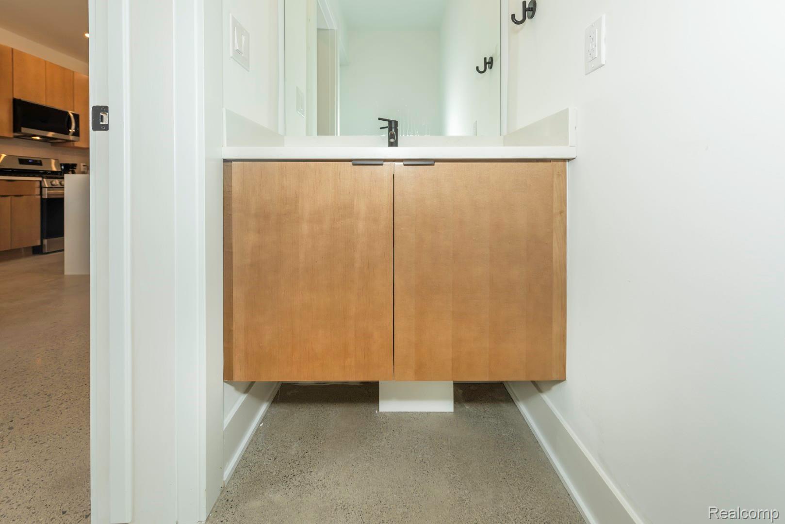 DetroitCity_Wayne, Michigan 48206, United States, 2 Bedrooms Bedrooms, ,3 BathroomsBathrooms,Residential,Pending,103768