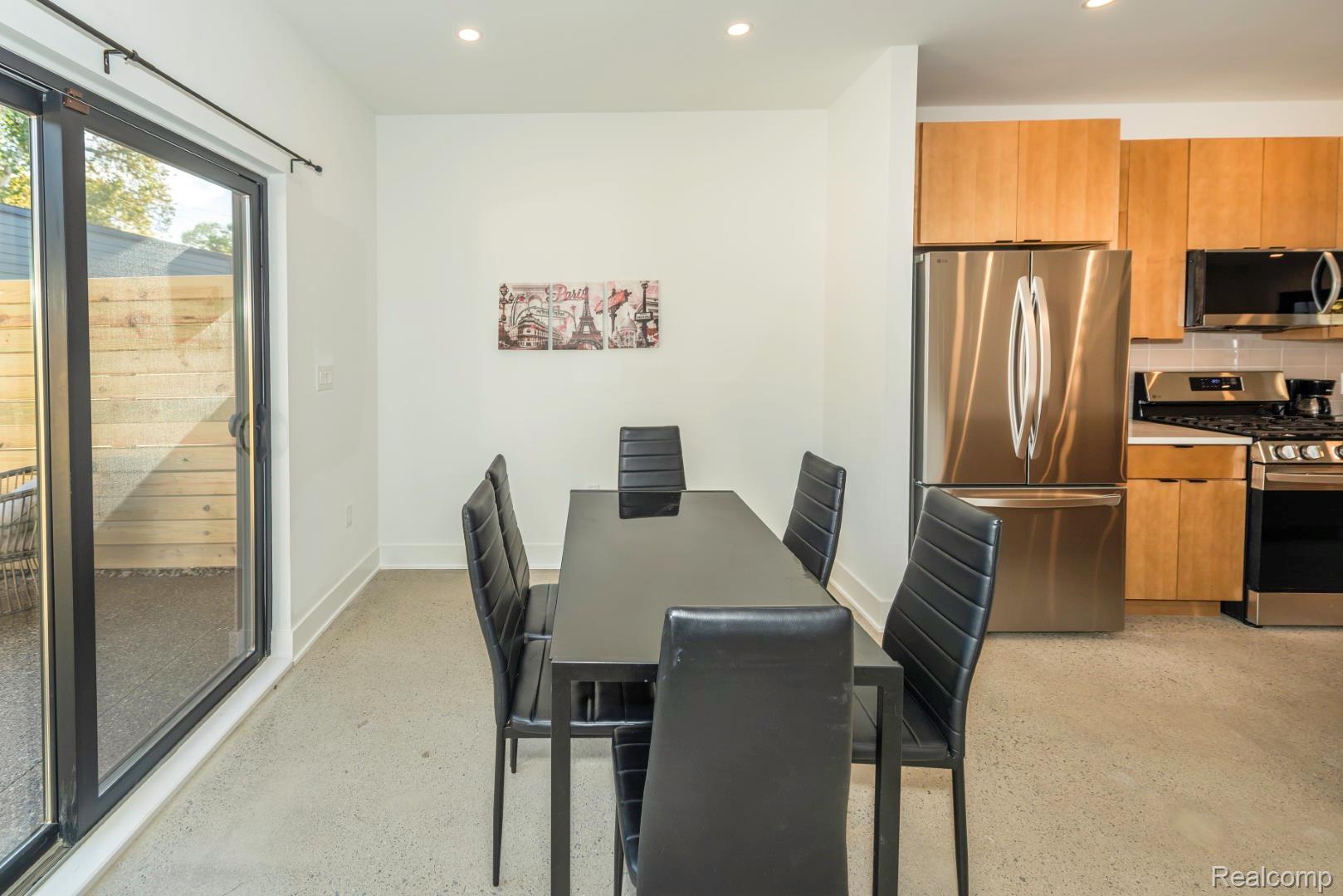 DetroitCity_Wayne, Michigan 48206, United States, 2 Bedrooms Bedrooms, ,3 BathroomsBathrooms,Residential,Pending,103768