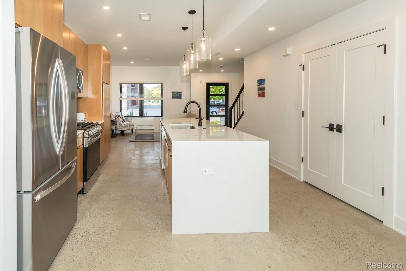 DetroitCity_Wayne, Michigan 48206, United States, 2 Bedrooms Bedrooms, ,3 BathroomsBathrooms,Residential,Pending,103768