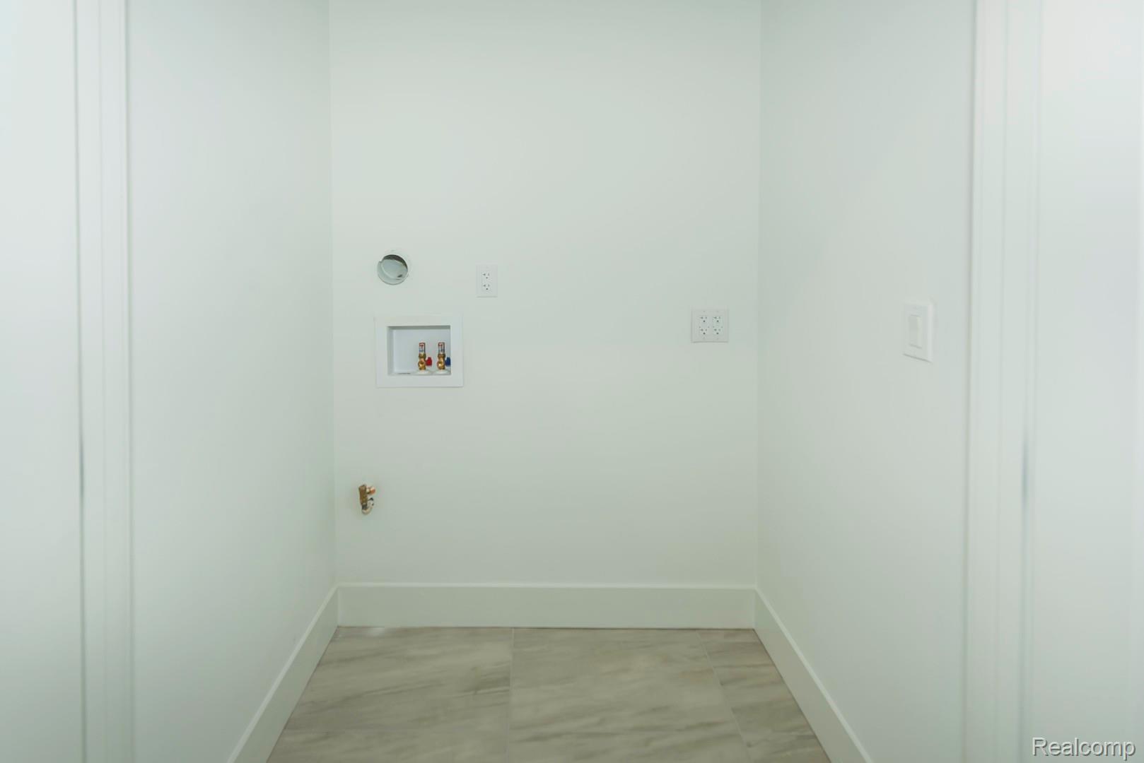 DetroitCity_Wayne, Michigan 48206, United States, 2 Bedrooms Bedrooms, ,3 BathroomsBathrooms,Residential,Pending,103768