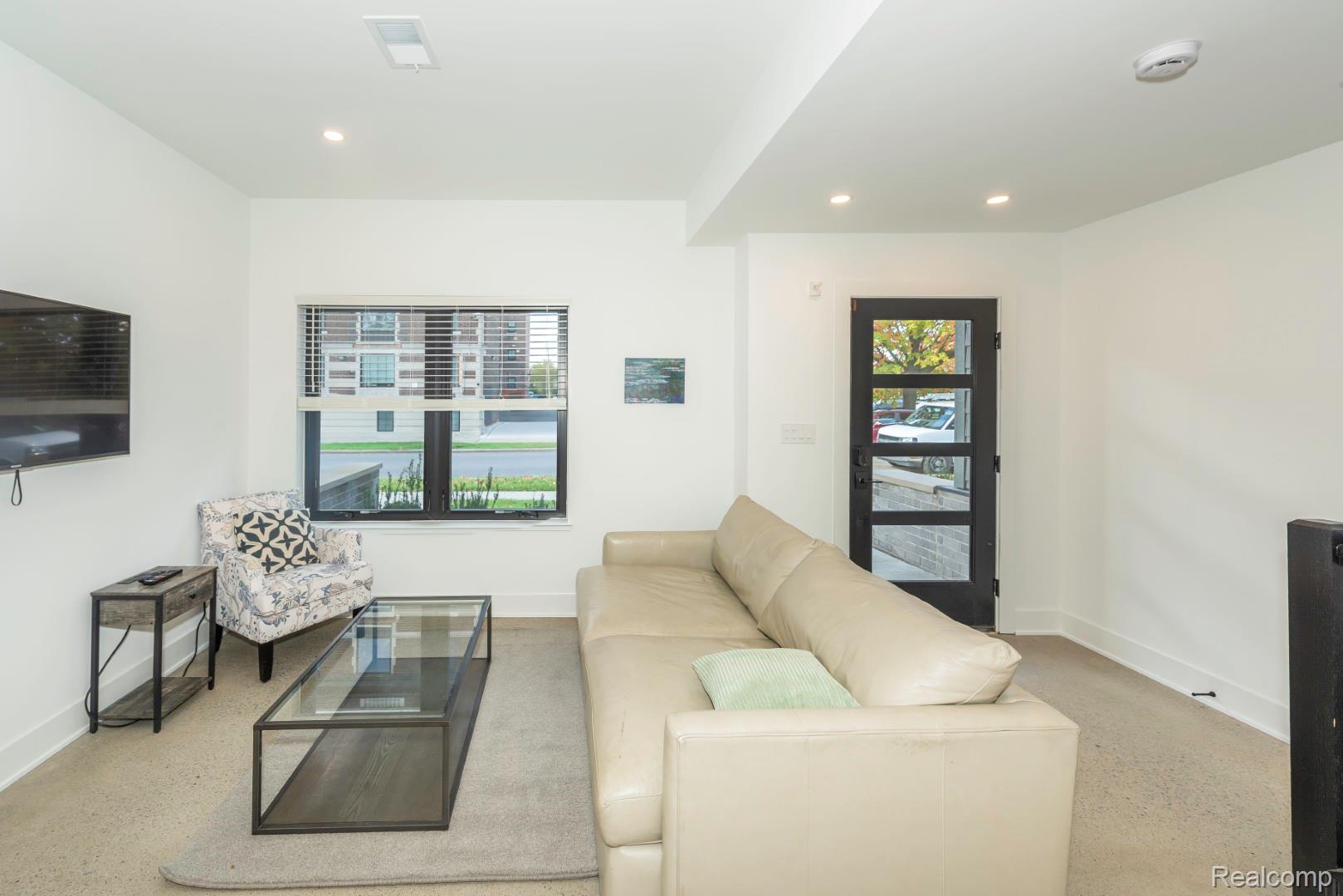 DetroitCity_Wayne, Michigan 48206, United States, 2 Bedrooms Bedrooms, ,3 BathroomsBathrooms,Residential,Pending,103768