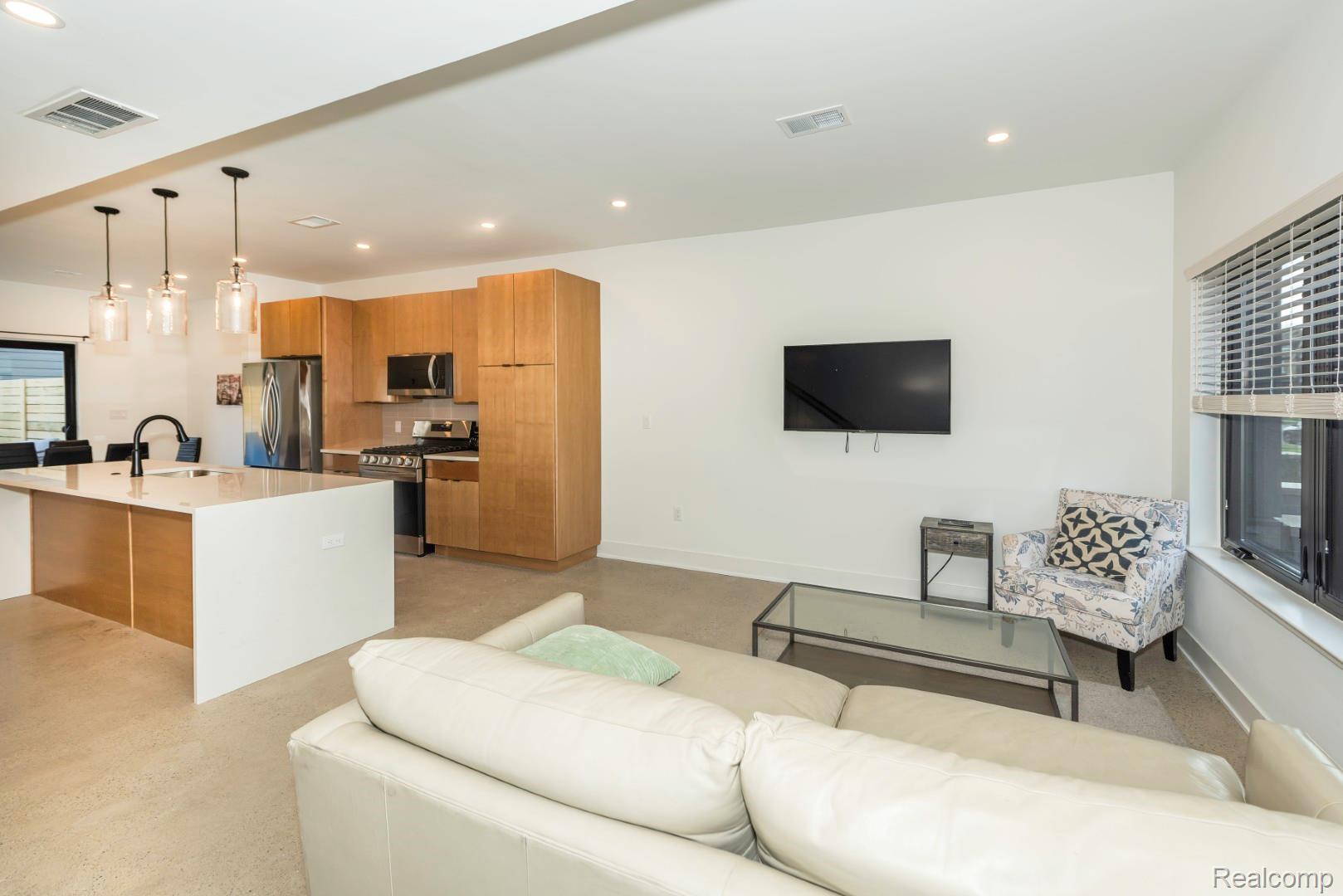 DetroitCity_Wayne, Michigan 48206, United States, 2 Bedrooms Bedrooms, ,3 BathroomsBathrooms,Residential,Pending,103768