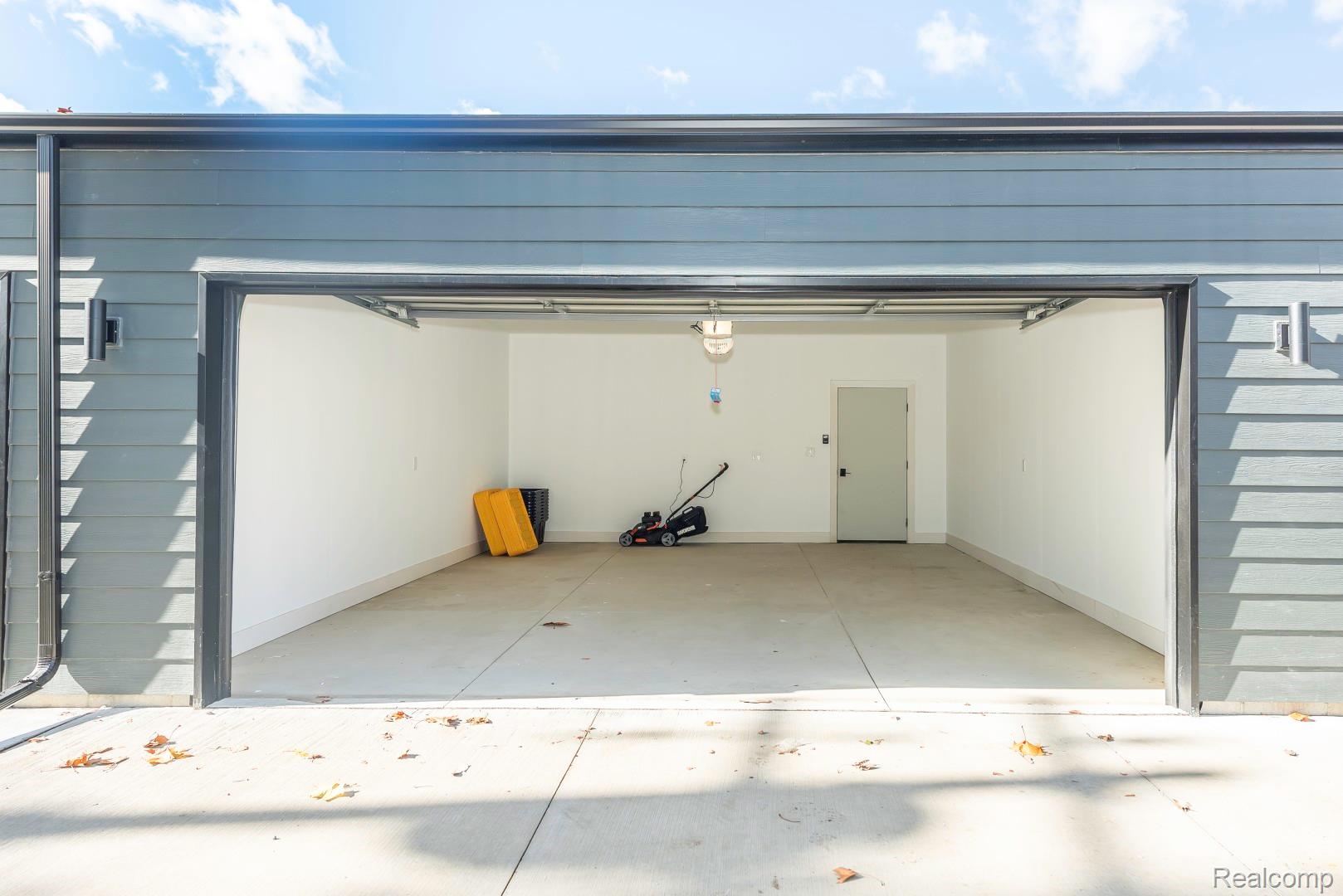 DetroitCity_Wayne, Michigan 48206, United States, 2 Bedrooms Bedrooms, ,3 BathroomsBathrooms,Residential,Pending,103768