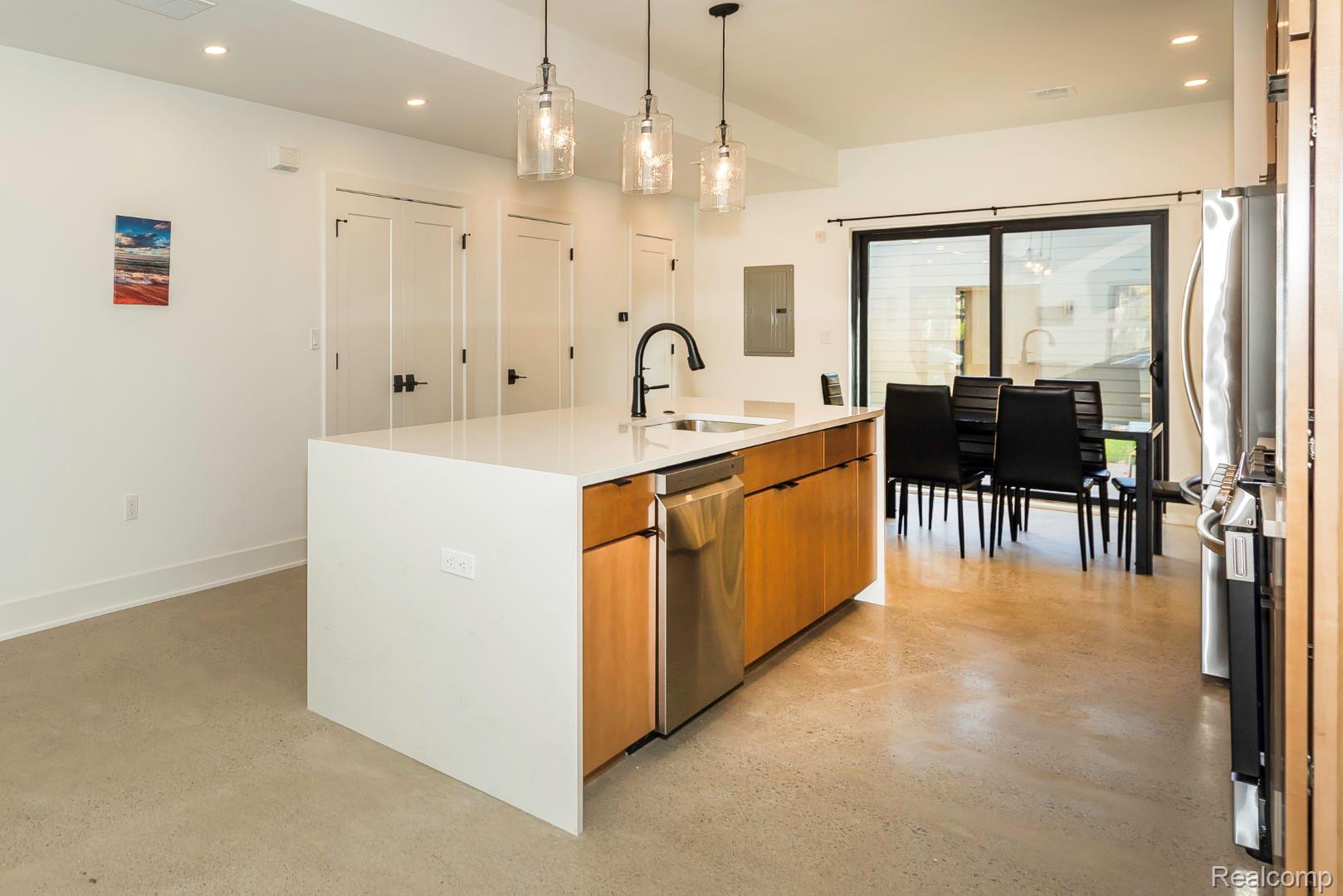 DetroitCity_Wayne, Michigan 48206, United States, 2 Bedrooms Bedrooms, ,3 BathroomsBathrooms,Residential,Pending,103768