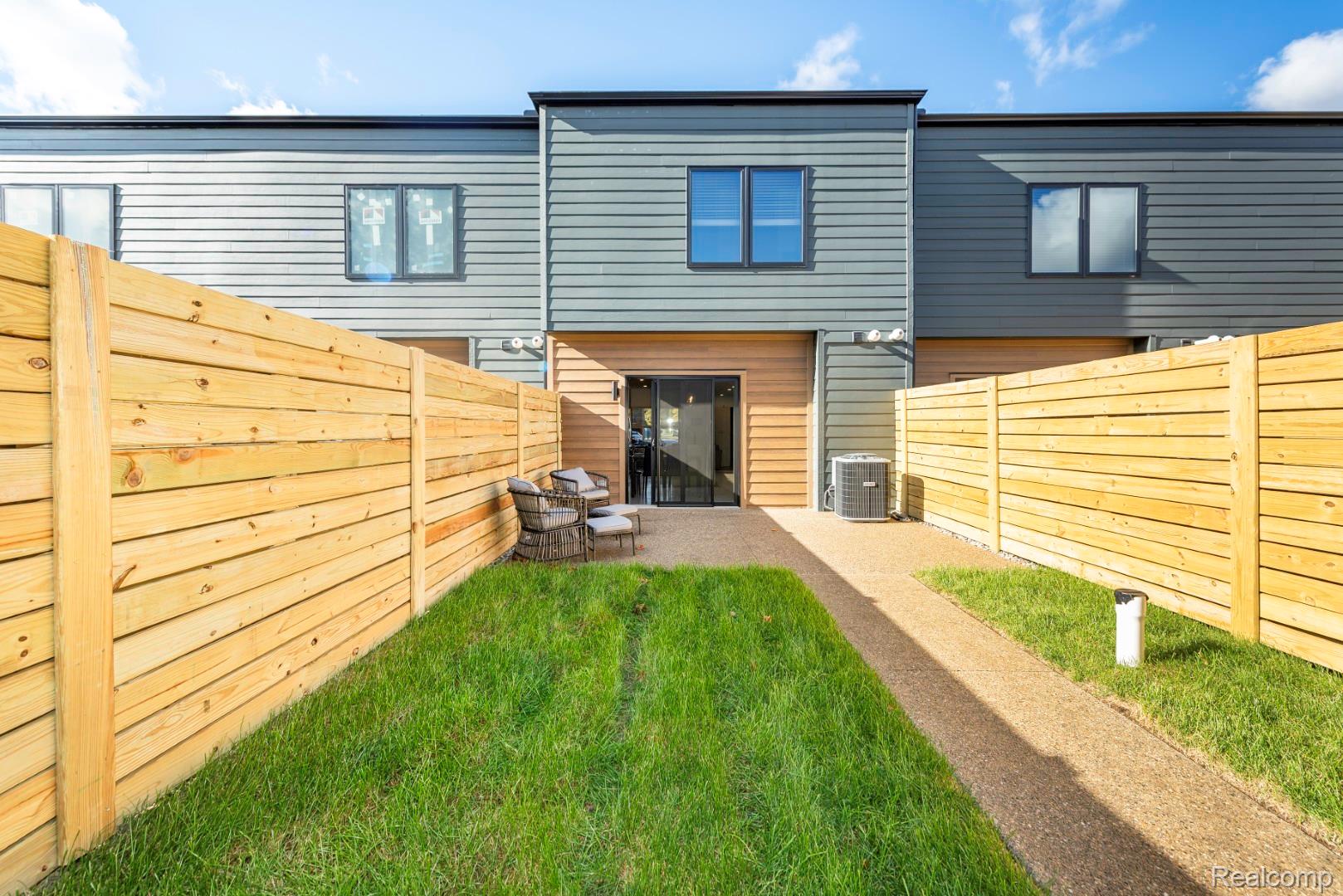 DetroitCity_Wayne, Michigan 48206, United States, 2 Bedrooms Bedrooms, ,3 BathroomsBathrooms,Residential,Pending,103768