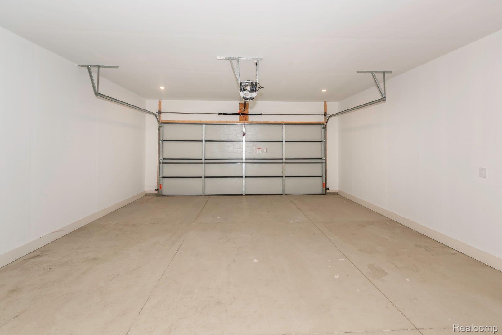 DetroitCity_Wayne, Michigan 48206, United States, 2 Bedrooms Bedrooms, ,3 BathroomsBathrooms,Residential,Pending,103768