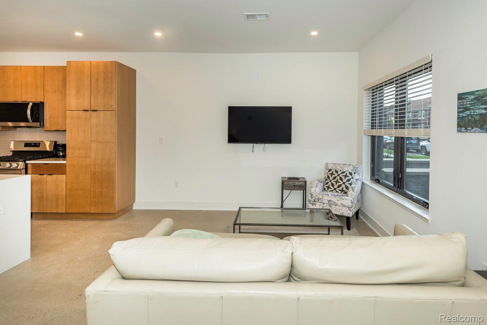 DetroitCity_Wayne, Michigan 48206, United States, 2 Bedrooms Bedrooms, ,3 BathroomsBathrooms,Residential,Pending,103768