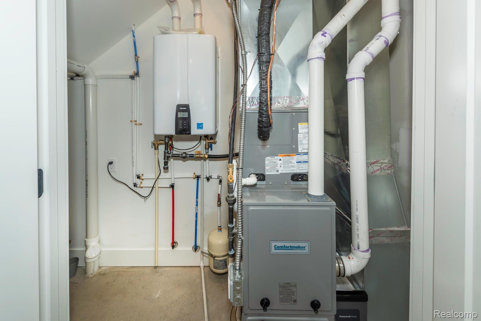 DetroitCity_Wayne, Michigan 48206, United States, 2 Bedrooms Bedrooms, ,3 BathroomsBathrooms,Residential,Pending,103768