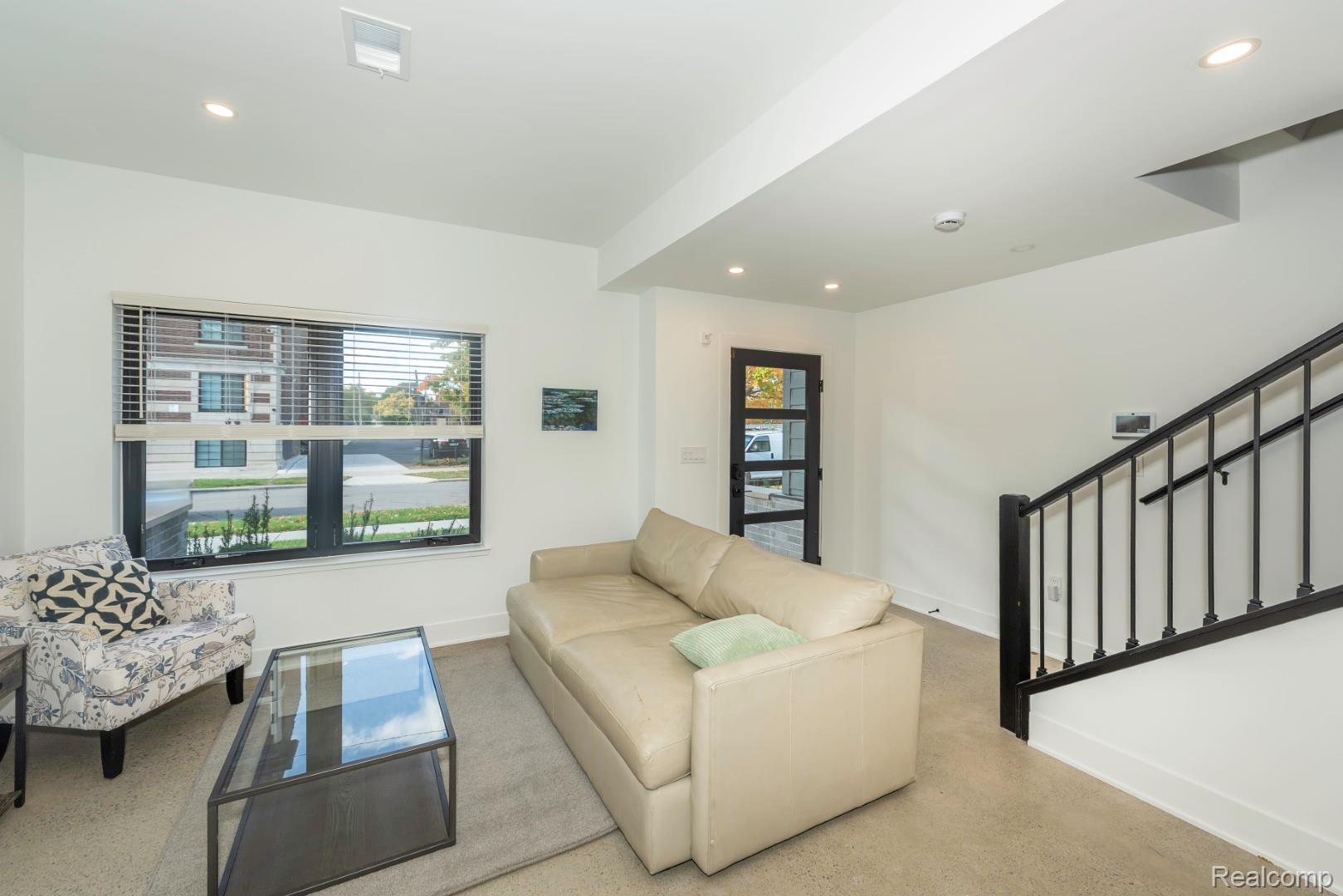 DetroitCity_Wayne, Michigan 48206, United States, 2 Bedrooms Bedrooms, ,3 BathroomsBathrooms,Residential,Pending,103768