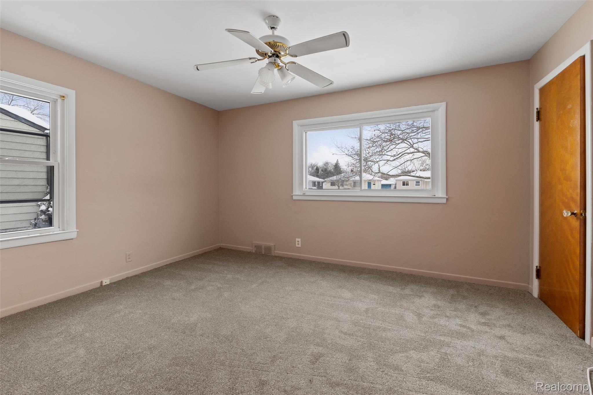 Grosse Pointe Woods City, Michigan 48236, United States, 3 Bedrooms Bedrooms, ,2 BathroomsBathrooms,Residential,Active,139669