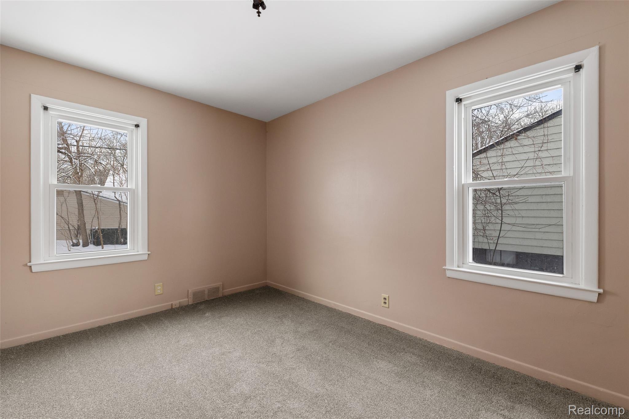 Grosse Pointe Woods City, Michigan 48236, United States, 3 Bedrooms Bedrooms, ,2 BathroomsBathrooms,Residential,Active,139669