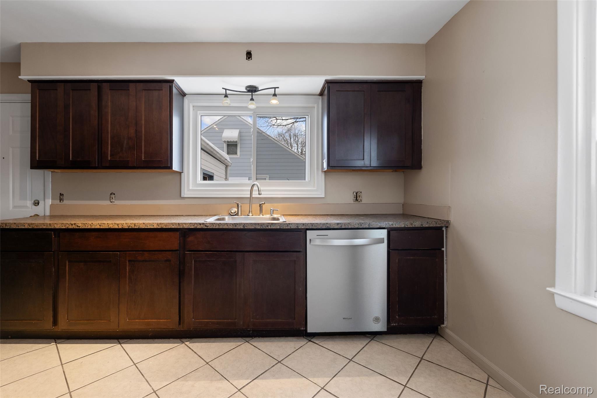 Grosse Pointe Woods City, Michigan 48236, United States, 3 Bedrooms Bedrooms, ,2 BathroomsBathrooms,Residential,Active,139669