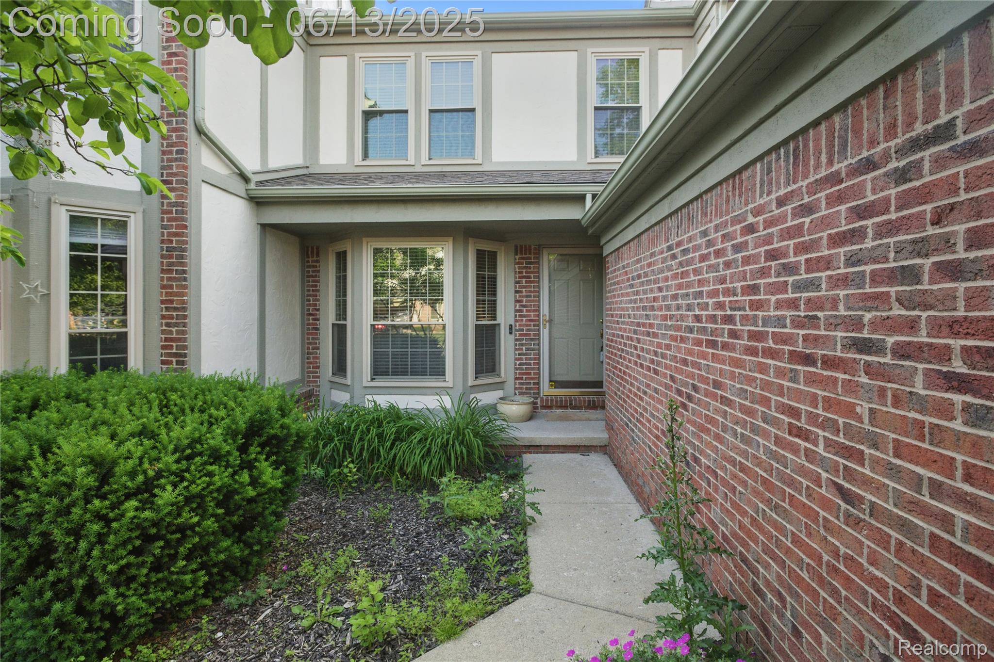 2216 Lone Wolf Lane