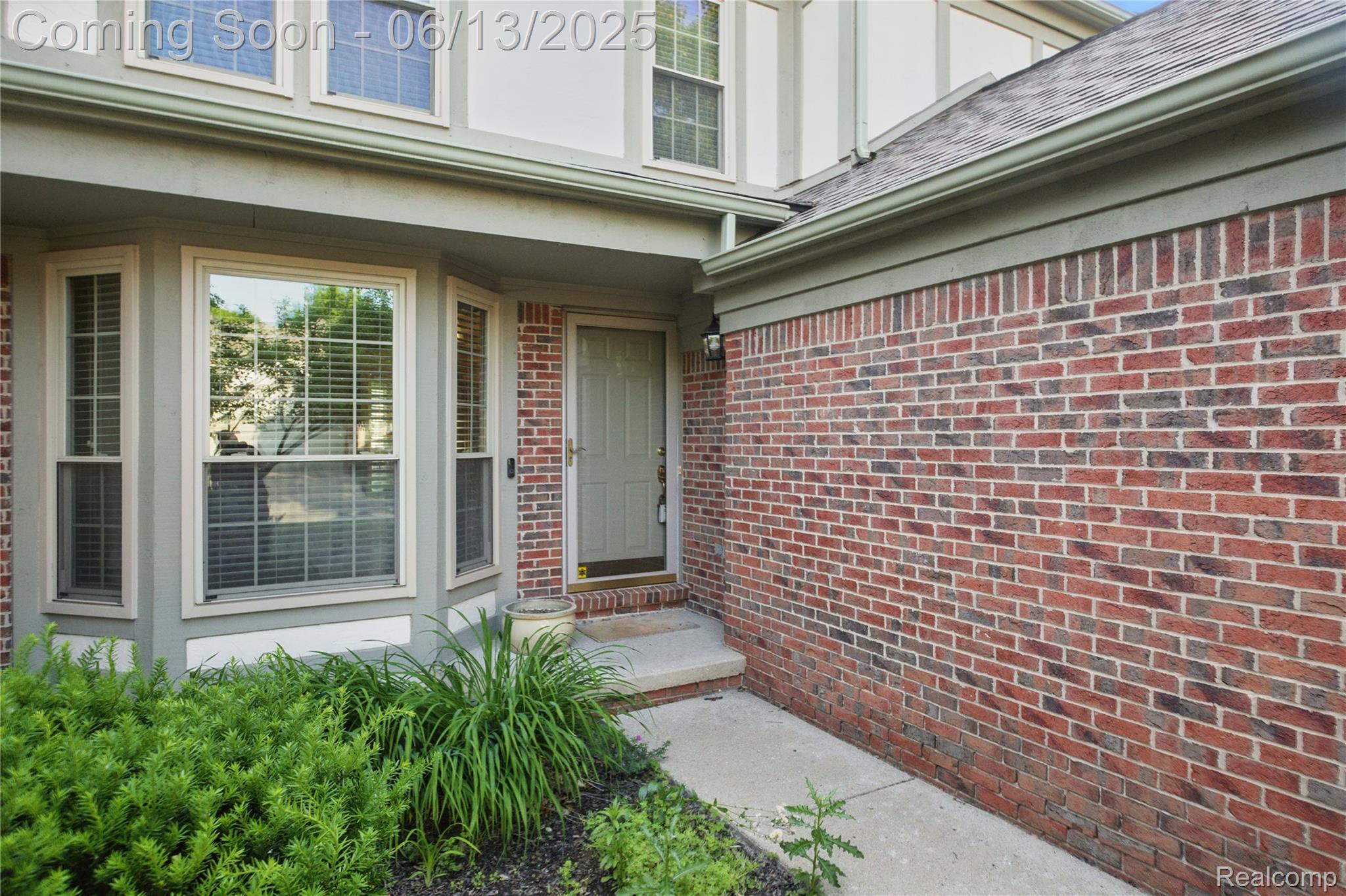 2216 Lone Wolf Lane
