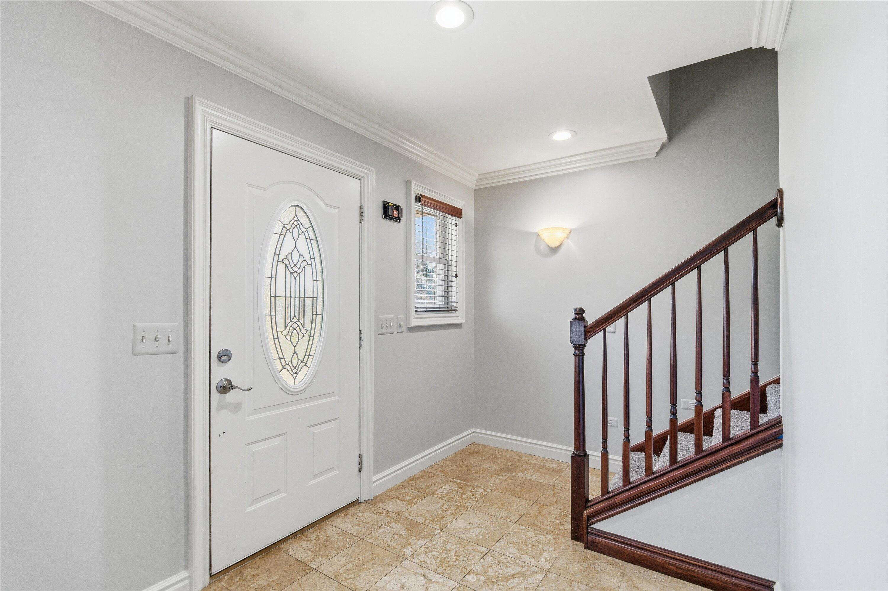 758 W Woodside Avenue