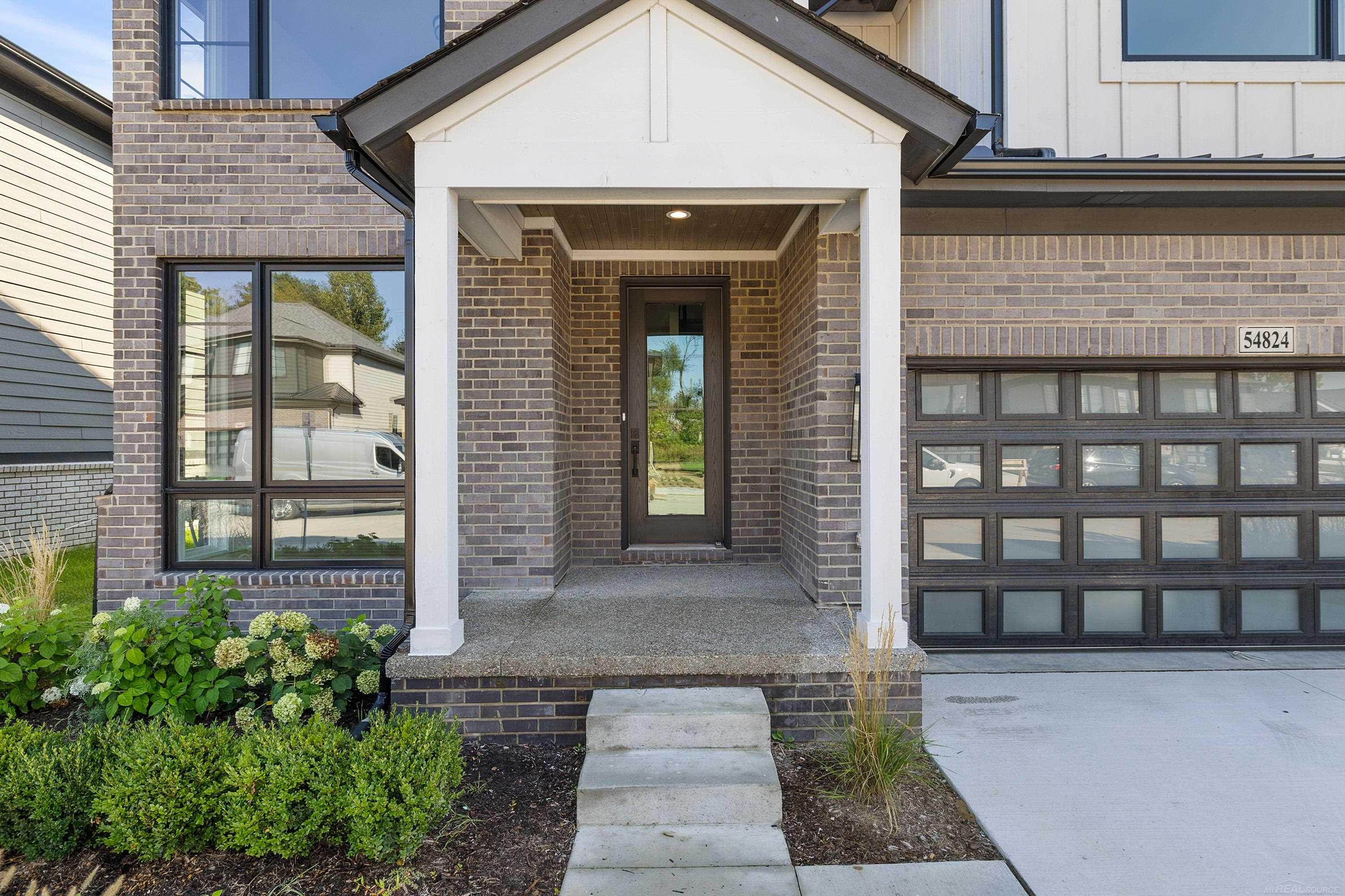 54824 Camden Court