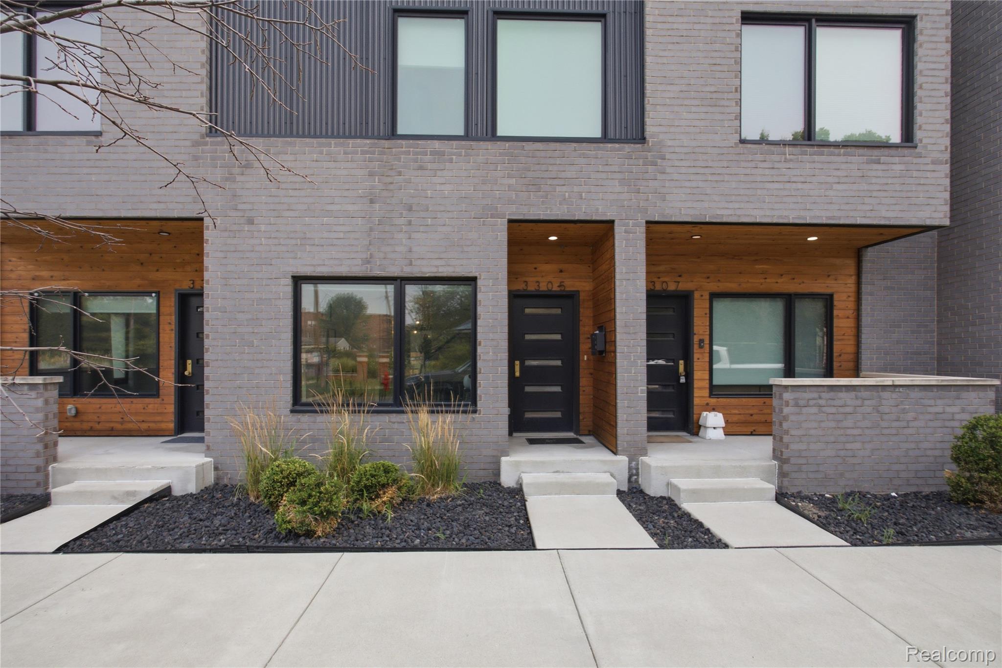 3305 Cochrane St