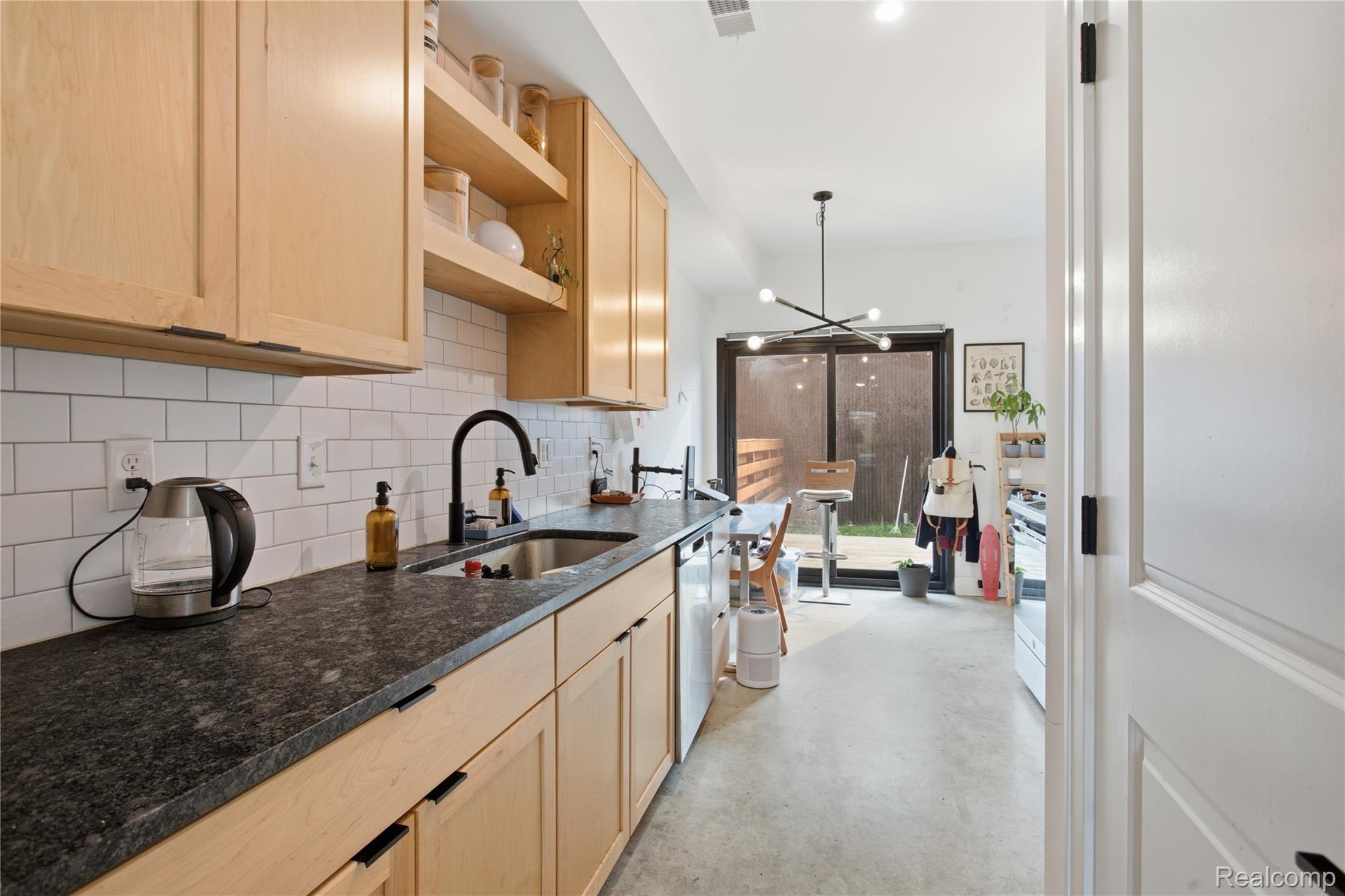 3305 Cochrane St
