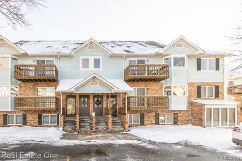 352 Pinewood Drive Plymouth City MI 48170