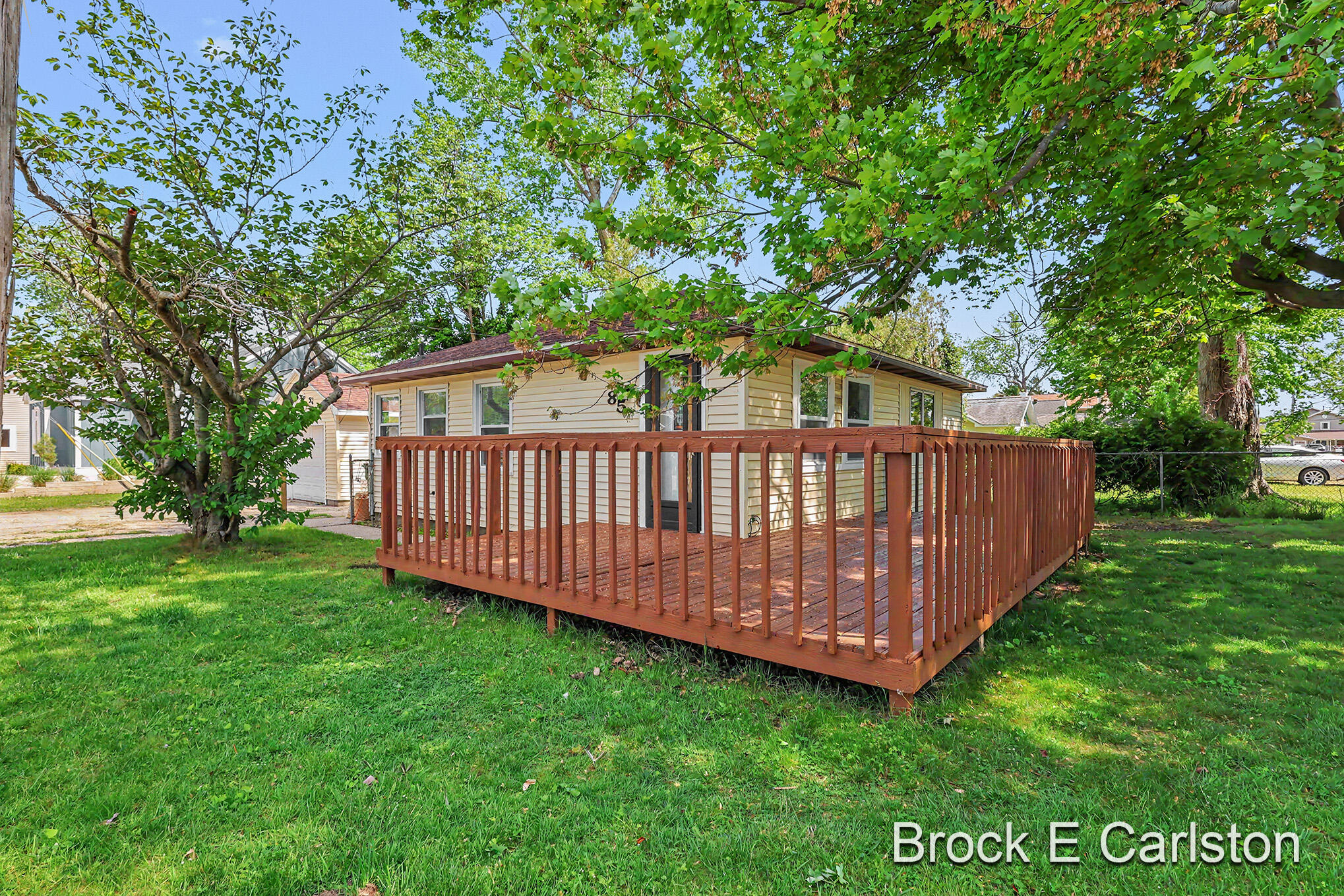 85 Lakeshore Boulevard