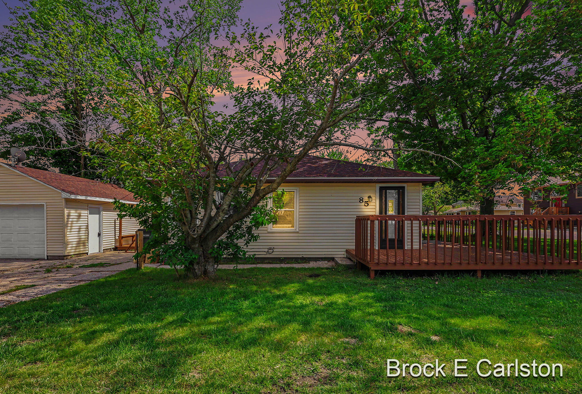 85 Lakeshore Boulevard