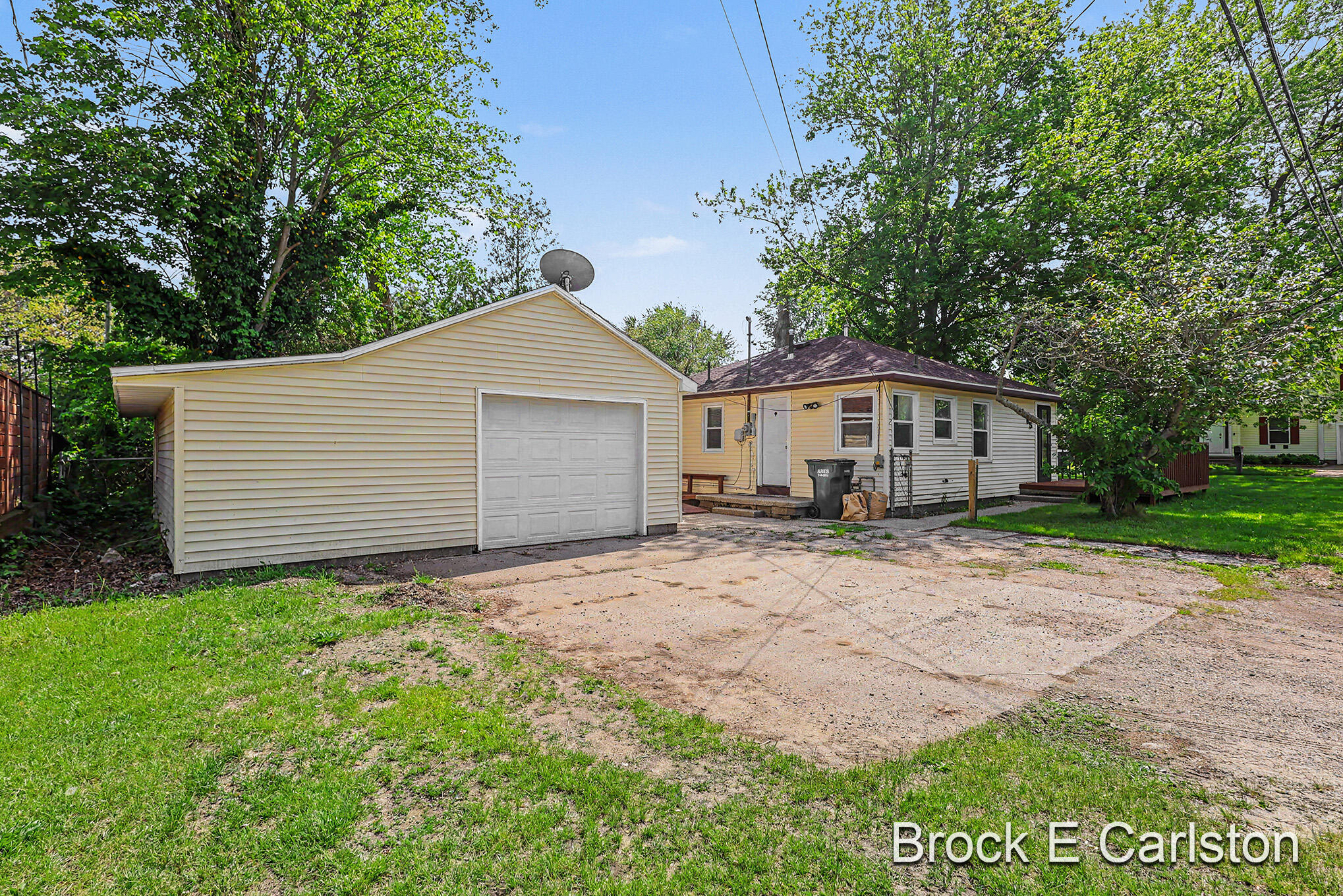 85 Lakeshore Boulevard