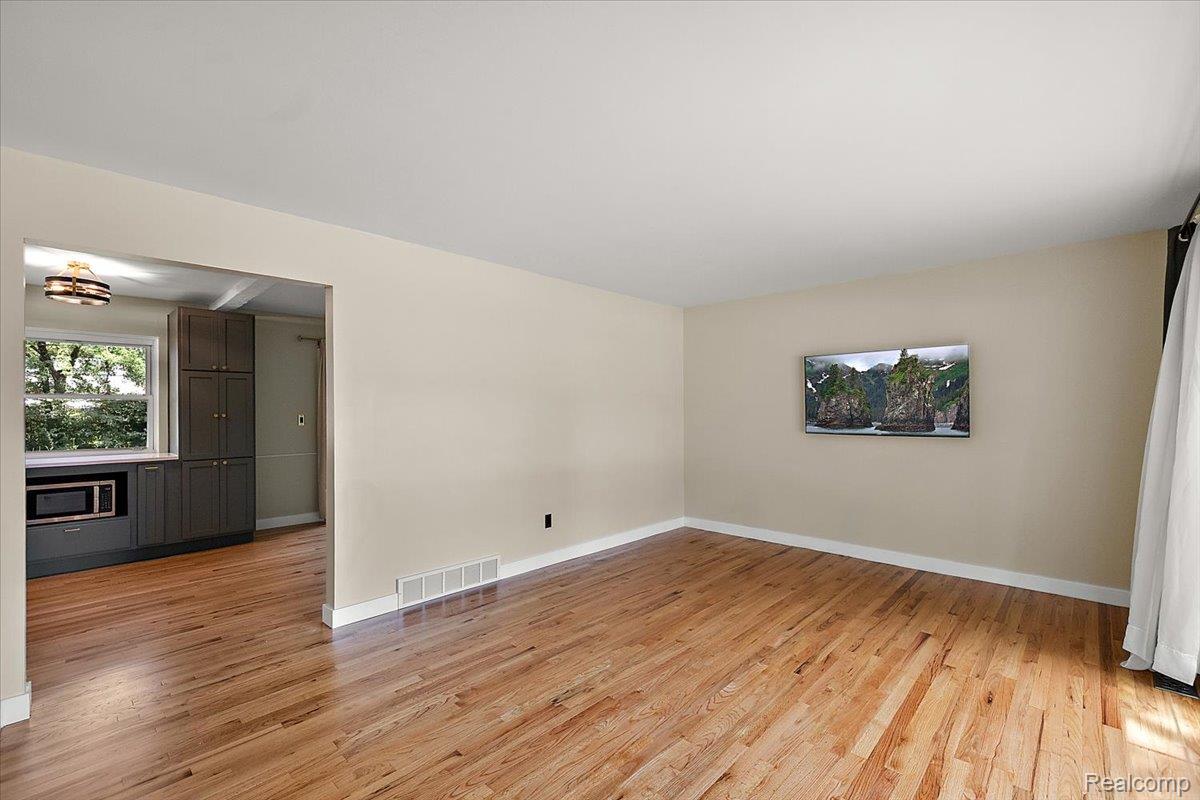 754 W Baker Avenue