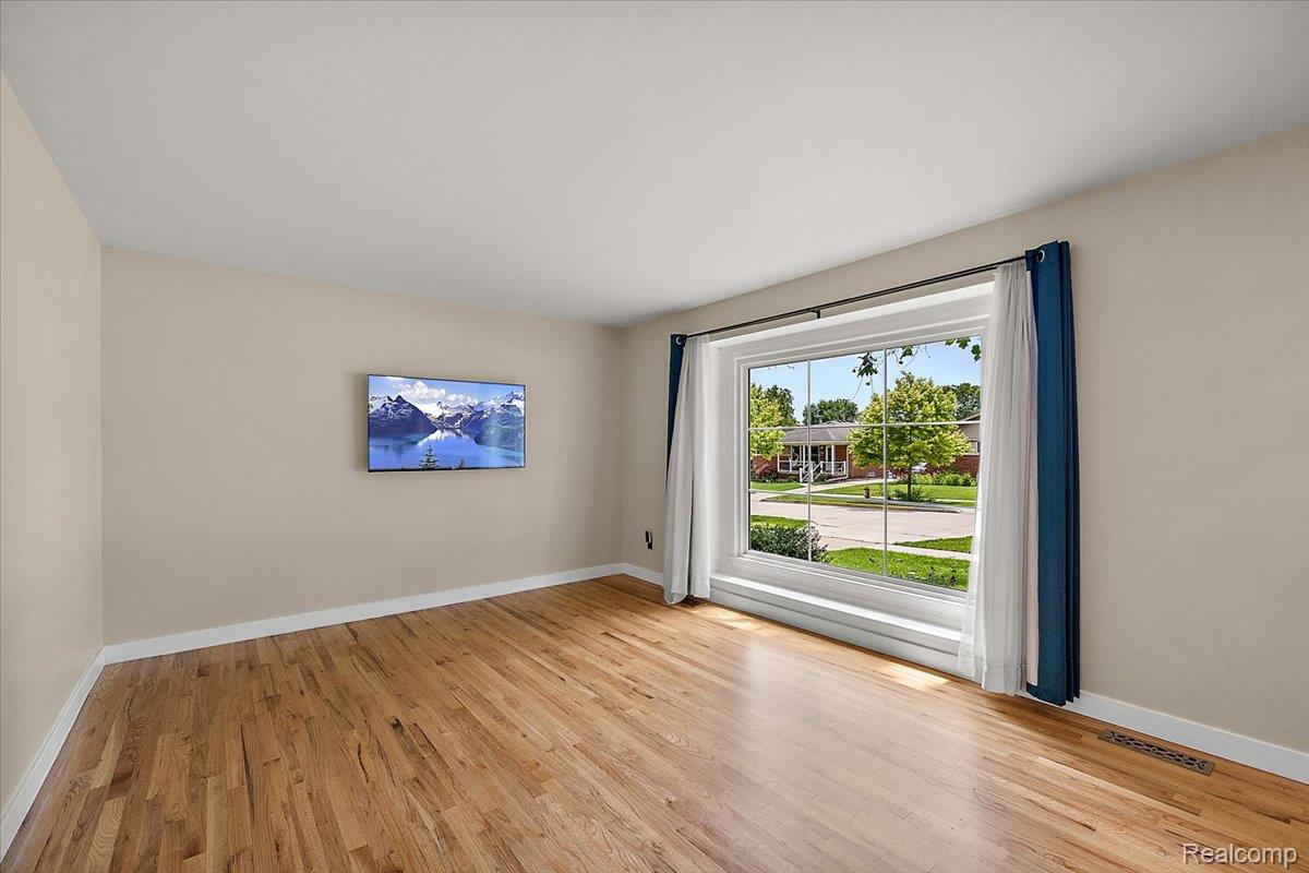 754 W Baker Avenue