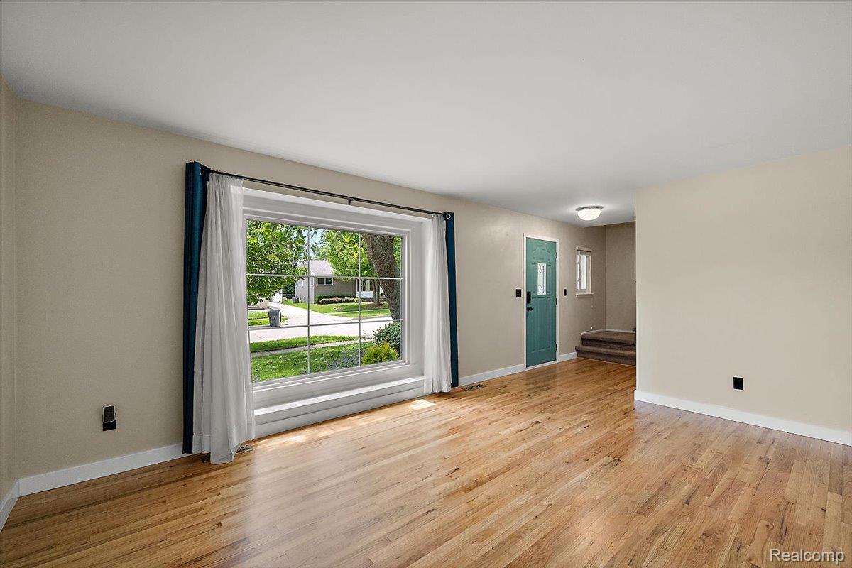 754 W Baker Avenue