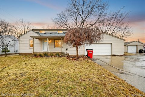 26427 Beaconsfield Street Roseville City MI 48066