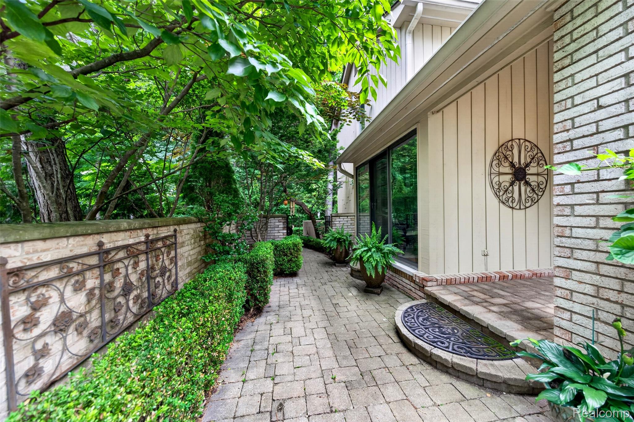 1262 Woodcrest Circle