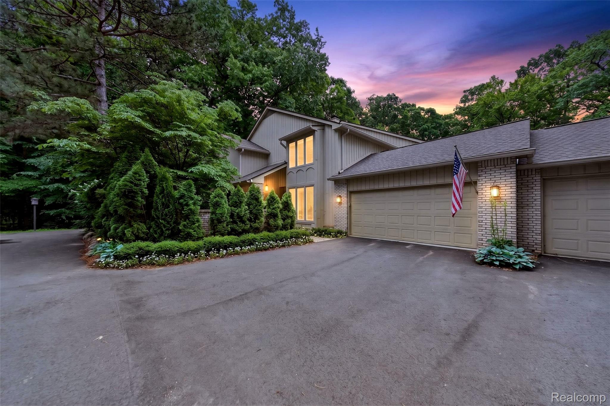 1262 Woodcrest Circle